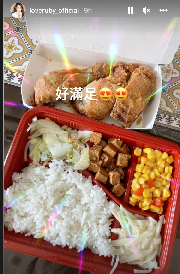 林心如嗑完一個雞腿便當，直呼「好滿足」。（翻攝自林心如IG）