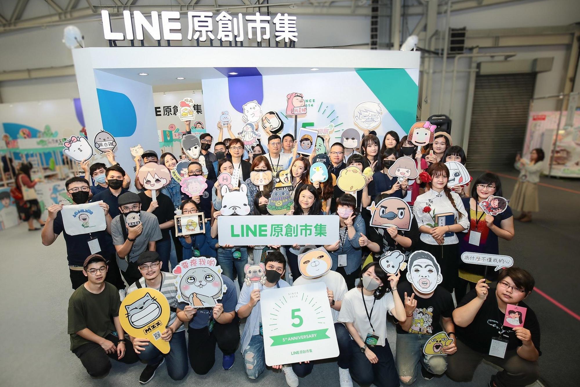 LINE原創市集2019年率領台灣50位貼圖創作者在文博會擺設攤位，與粉絲近距離互動。（翻攝自LINE官網）
