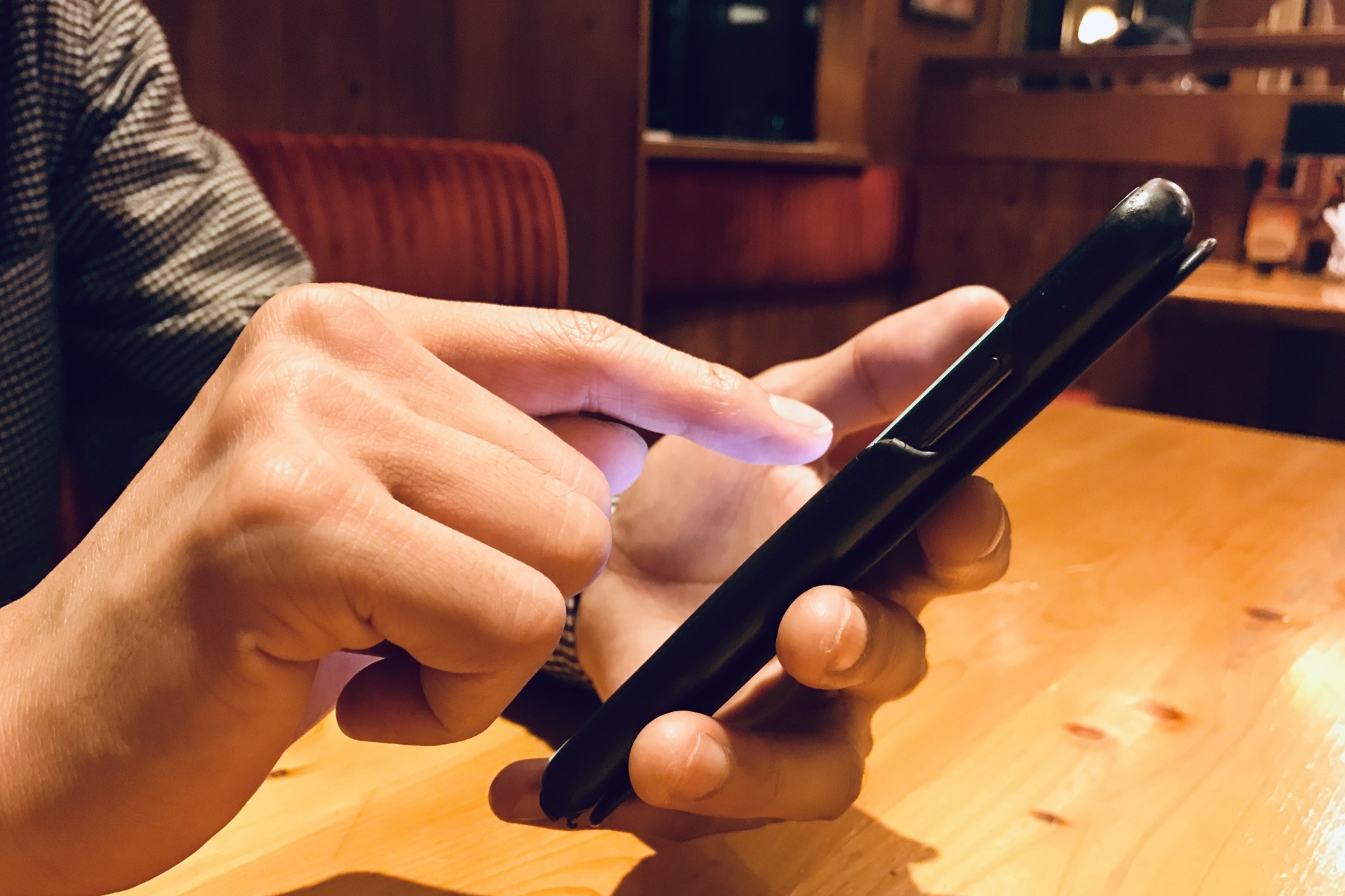 LINE啟用全國性的「LINE安全通報」功能,讓用戶能透過LINE立即回報自己的安全狀況。(示意圖,photoAC)