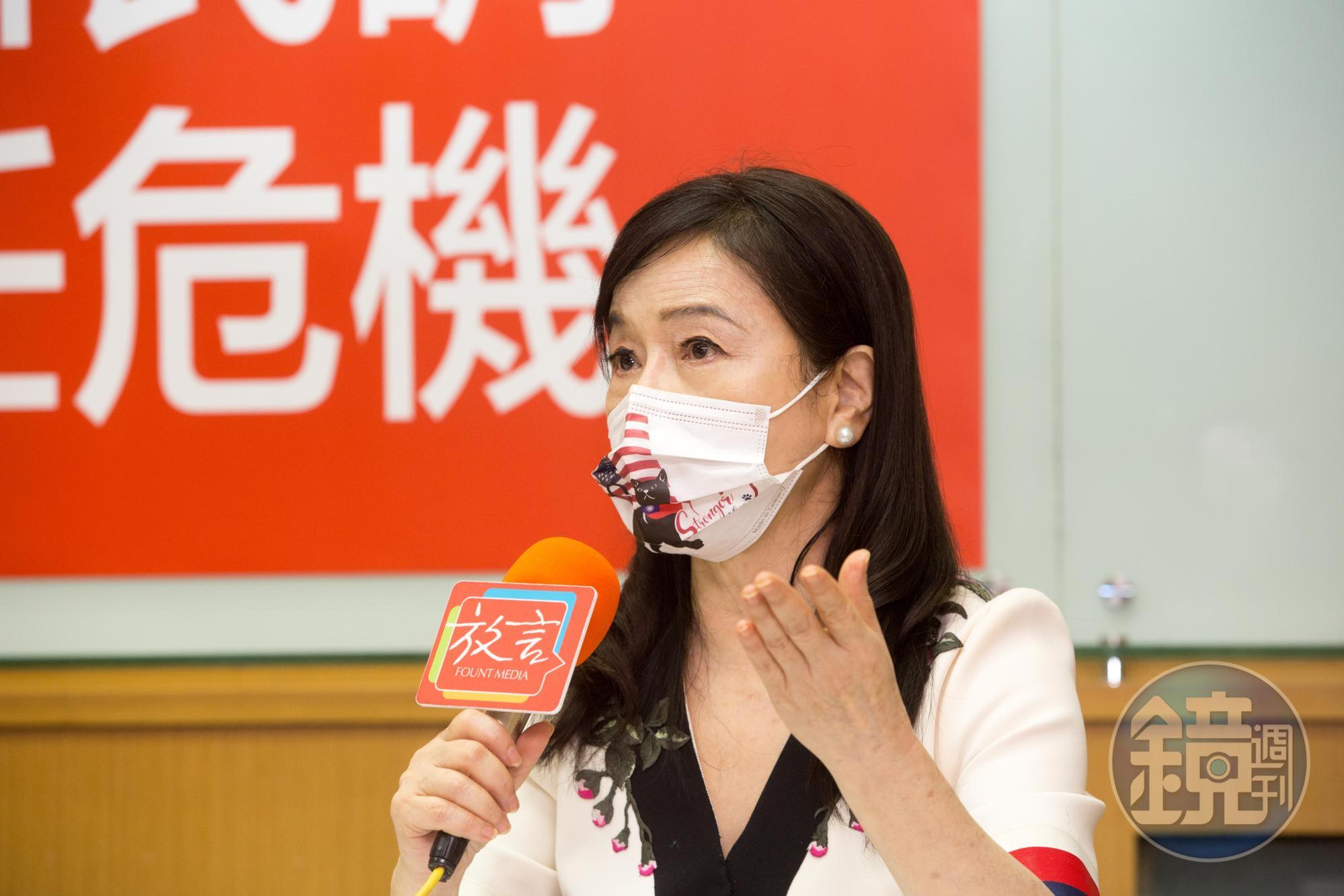 周玉蔻發文指出,農曆年前將發放「十倍券」。