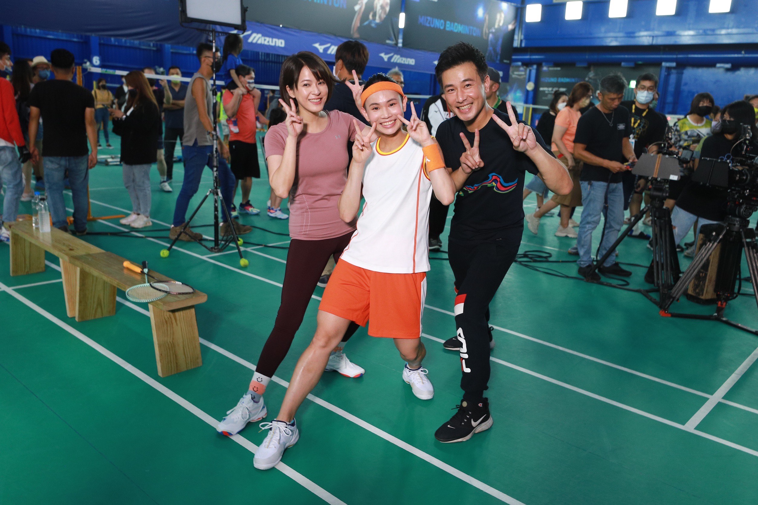 蘇晏霈（左）得知可以和球后戴資穎（中）對戲，就興奮到睡不著覺。（民視提供）