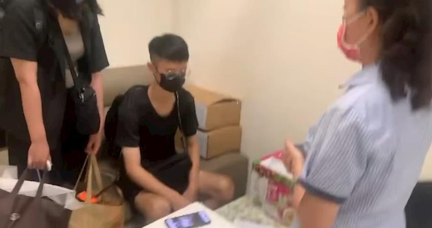 一名男子拍攝客運駕駛危險駕駛片，要求客運開除駕駛並開價10萬元「買斷影片」，在網路上引起軒然大波。（翻攝自爆料公社）