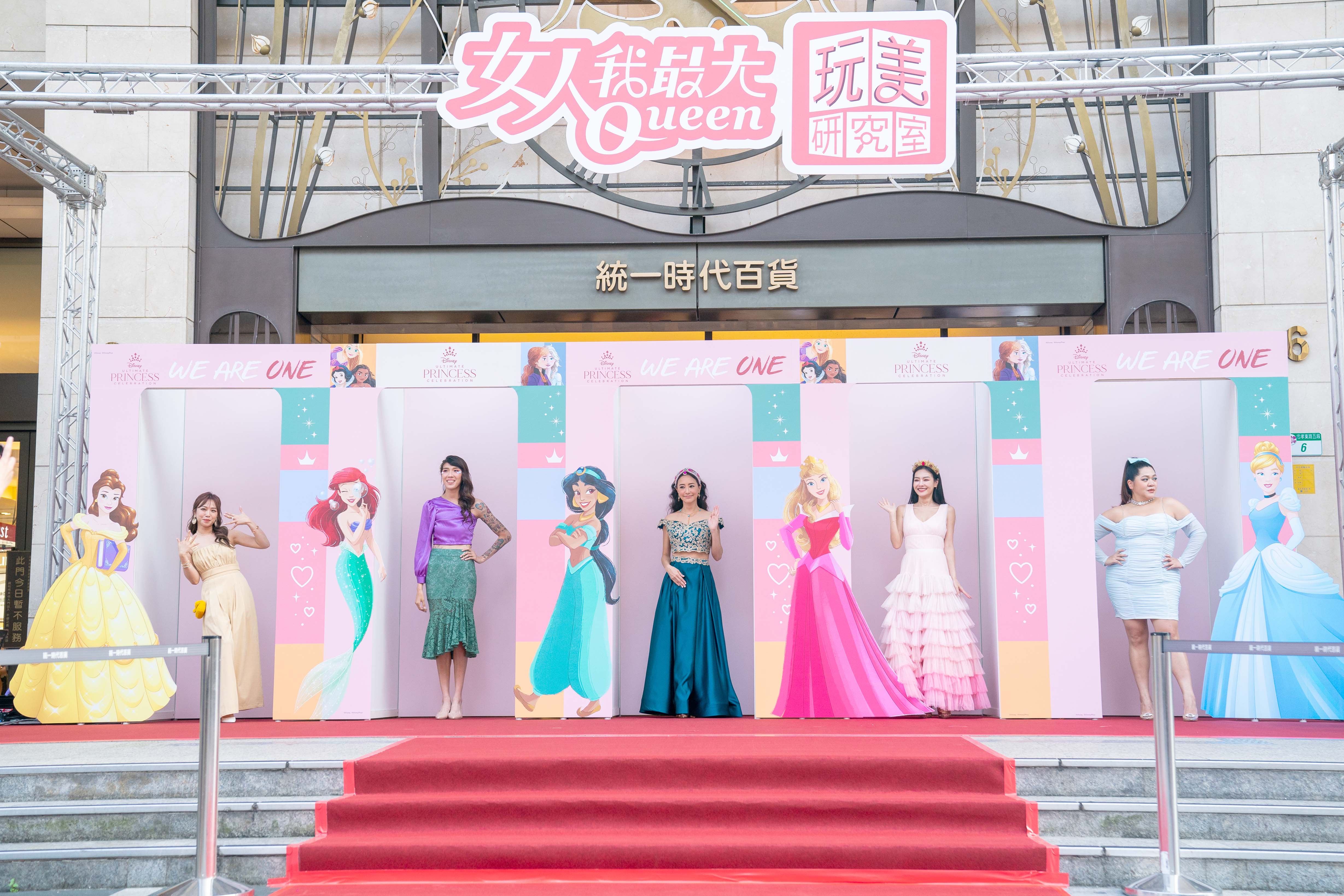 由王思佳主持《玩美研究室》，首度跟迪士尼合作走到戶外，日前在時代百貨前進行「做自己的公主街頭秀」。（TVBS提供）
