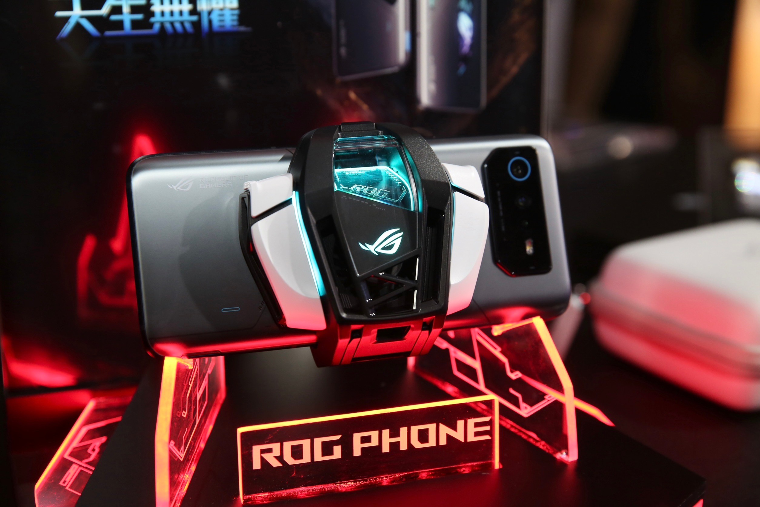 華碩ROG Phone 6D Ultimate新品發表。