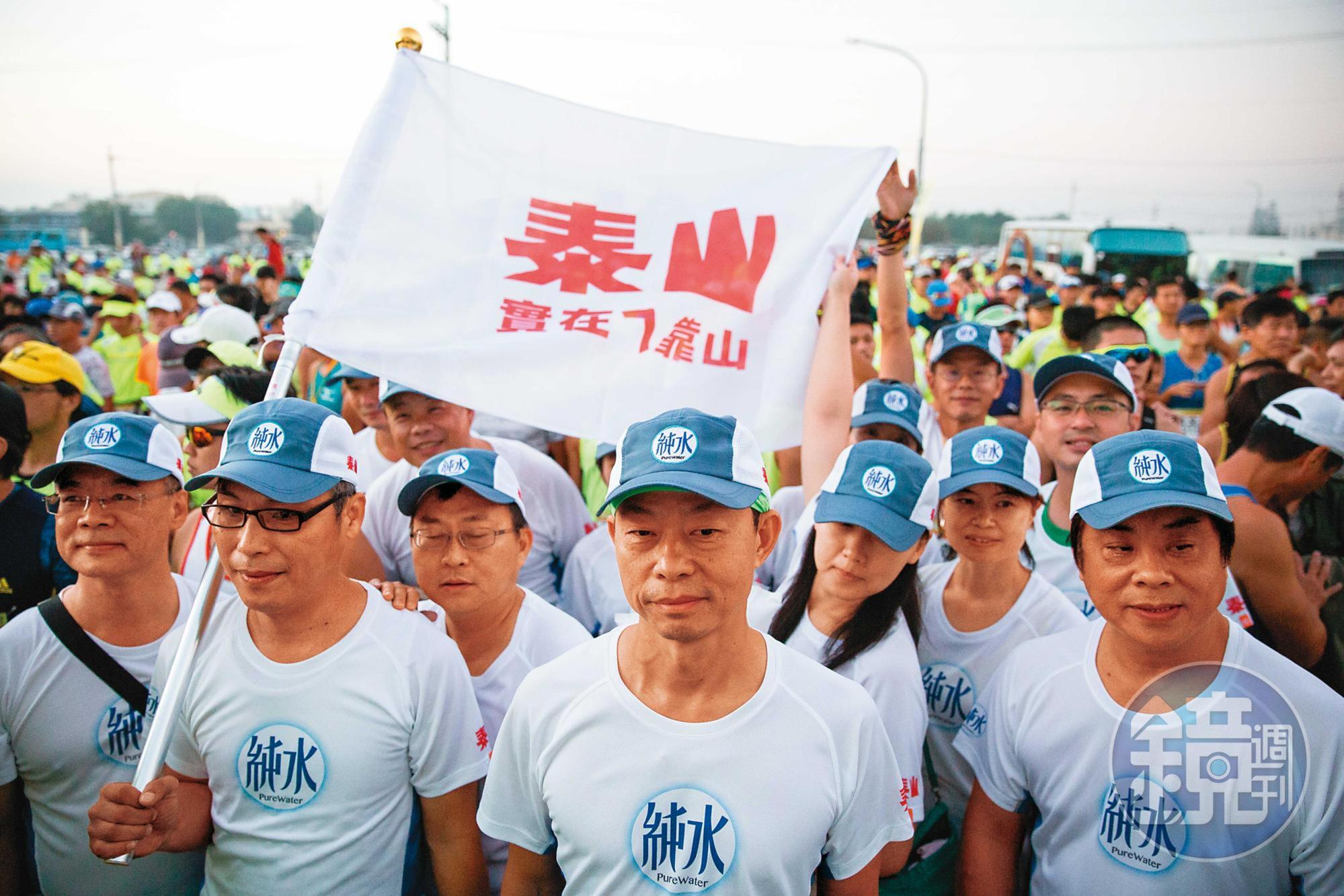 去年詹景超被推選為泰山董事長,如今市場派大舉壓境,肩上揹負的責任越來越重。