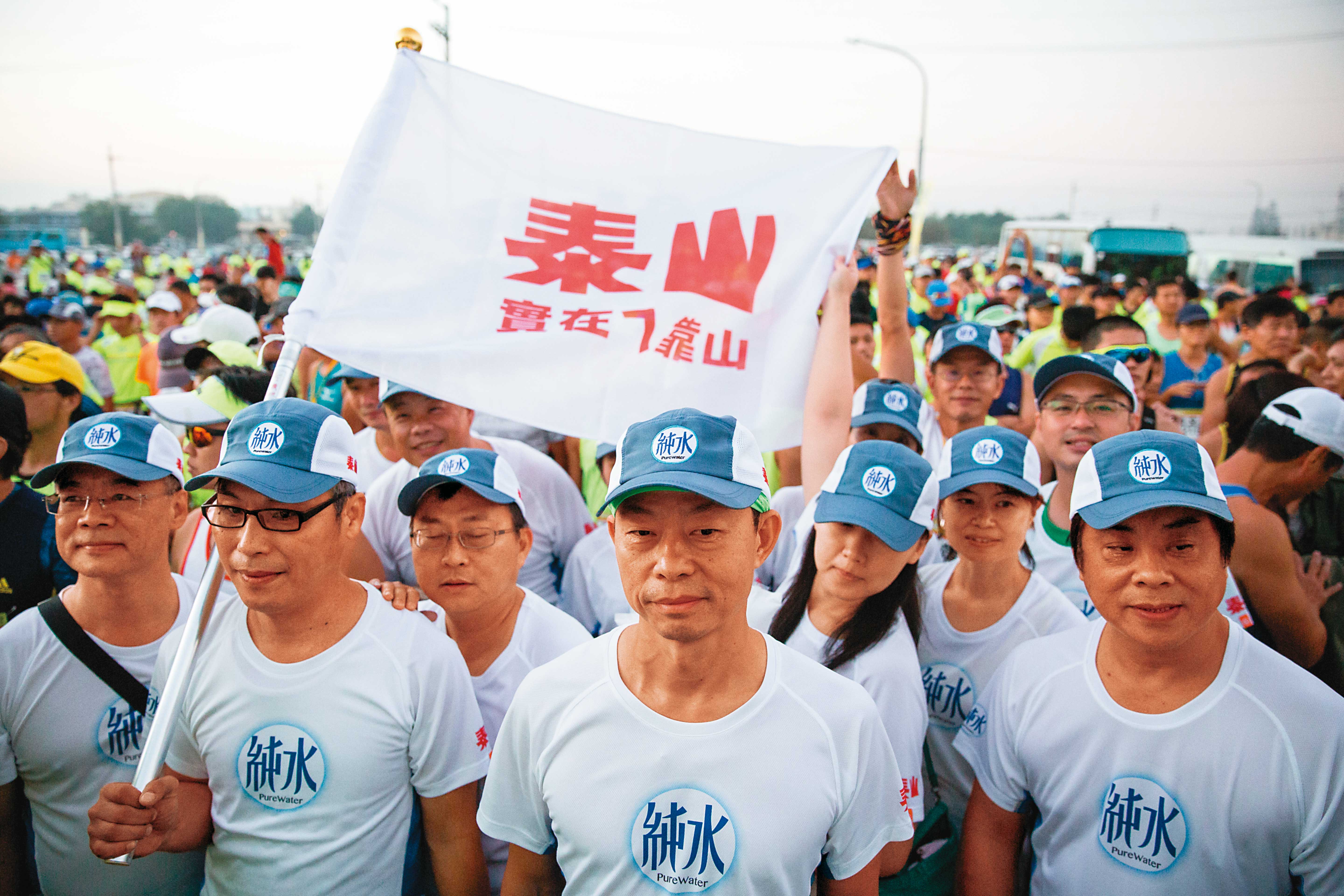 去年詹景超被推選為泰山董事長，如今市場派大舉壓境，肩上揹負的責任越來越重。