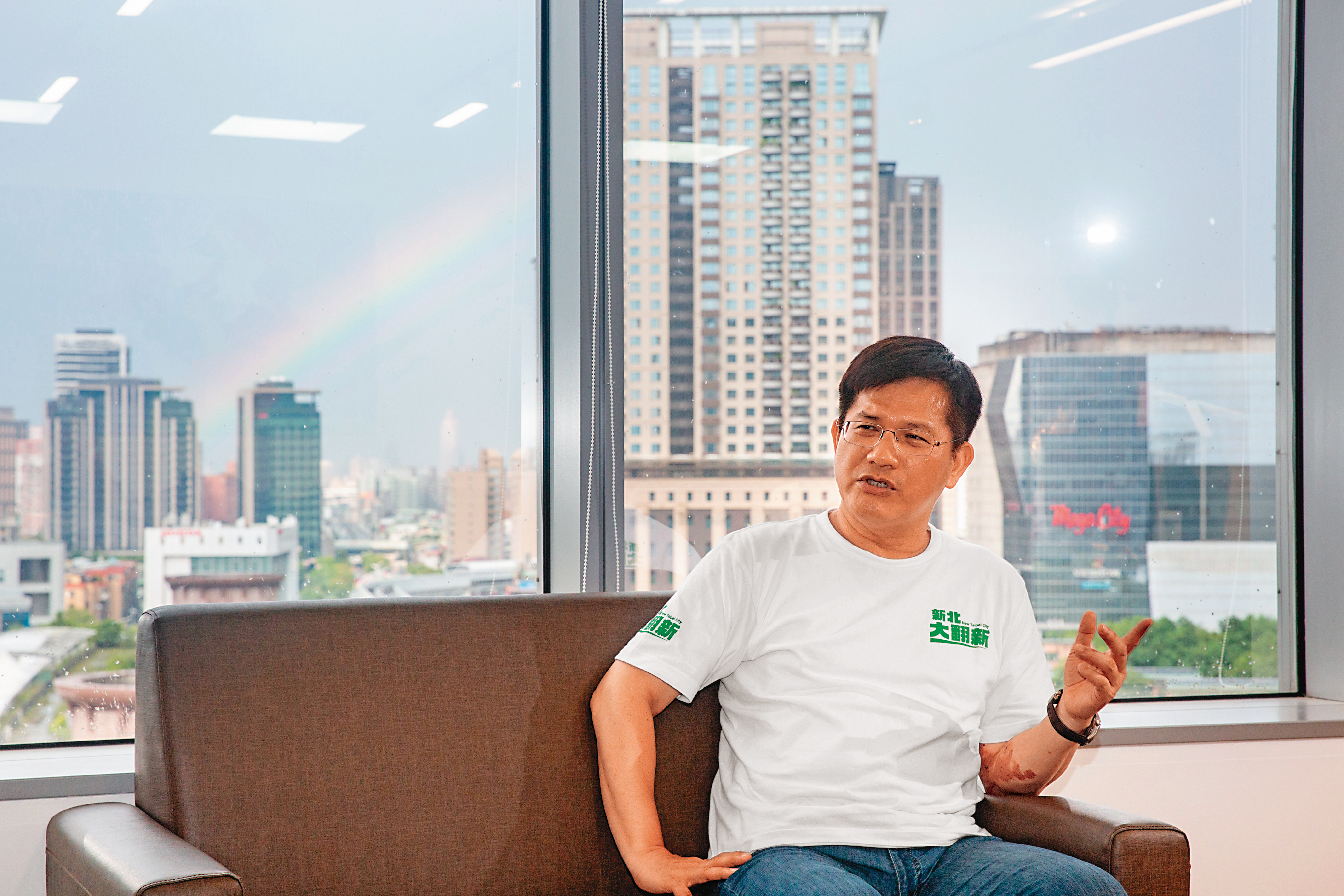 林佳龍接受本刊專訪，批評侯友宜的施政是「2D平面」，自己將用「4D視野」串聯北北基宜桃擘劃城市願景。