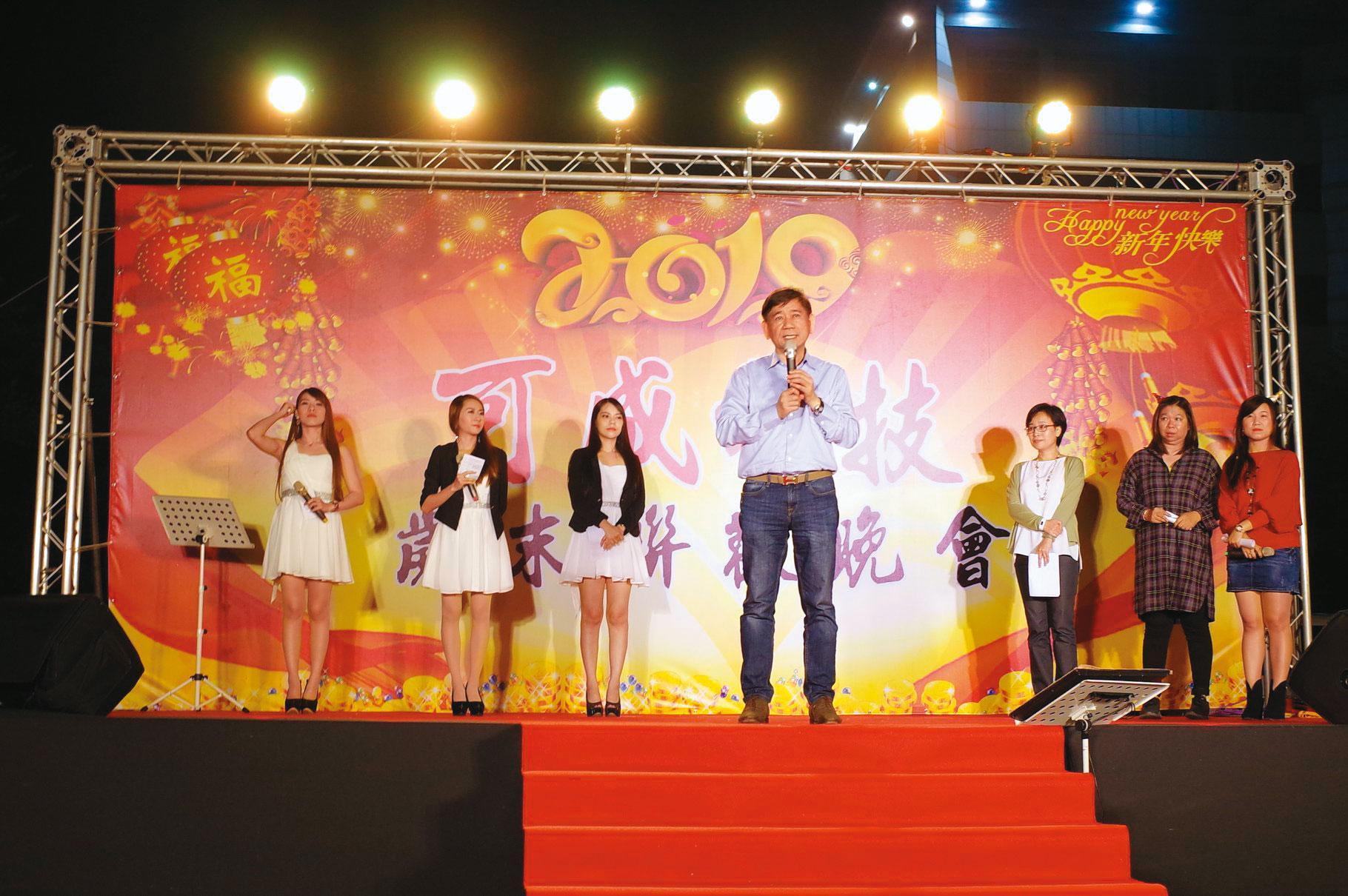 洪水樹被股東質疑，對外向股東信心喊話，卻背後偷偷賣股。（翻攝可成科技臉書）