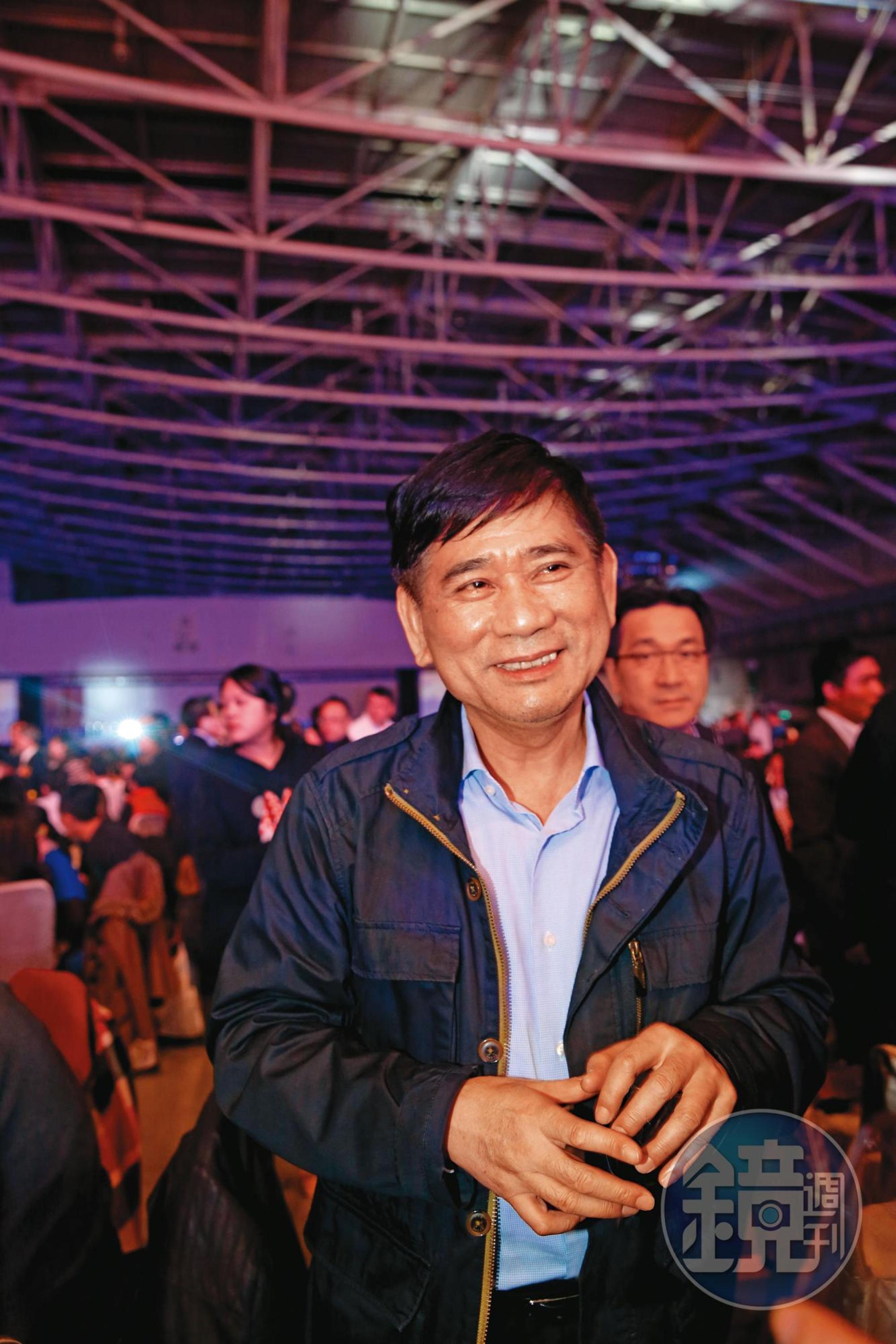洪水樹被股東質疑,可成科技滿手現金卻不發還給股東。