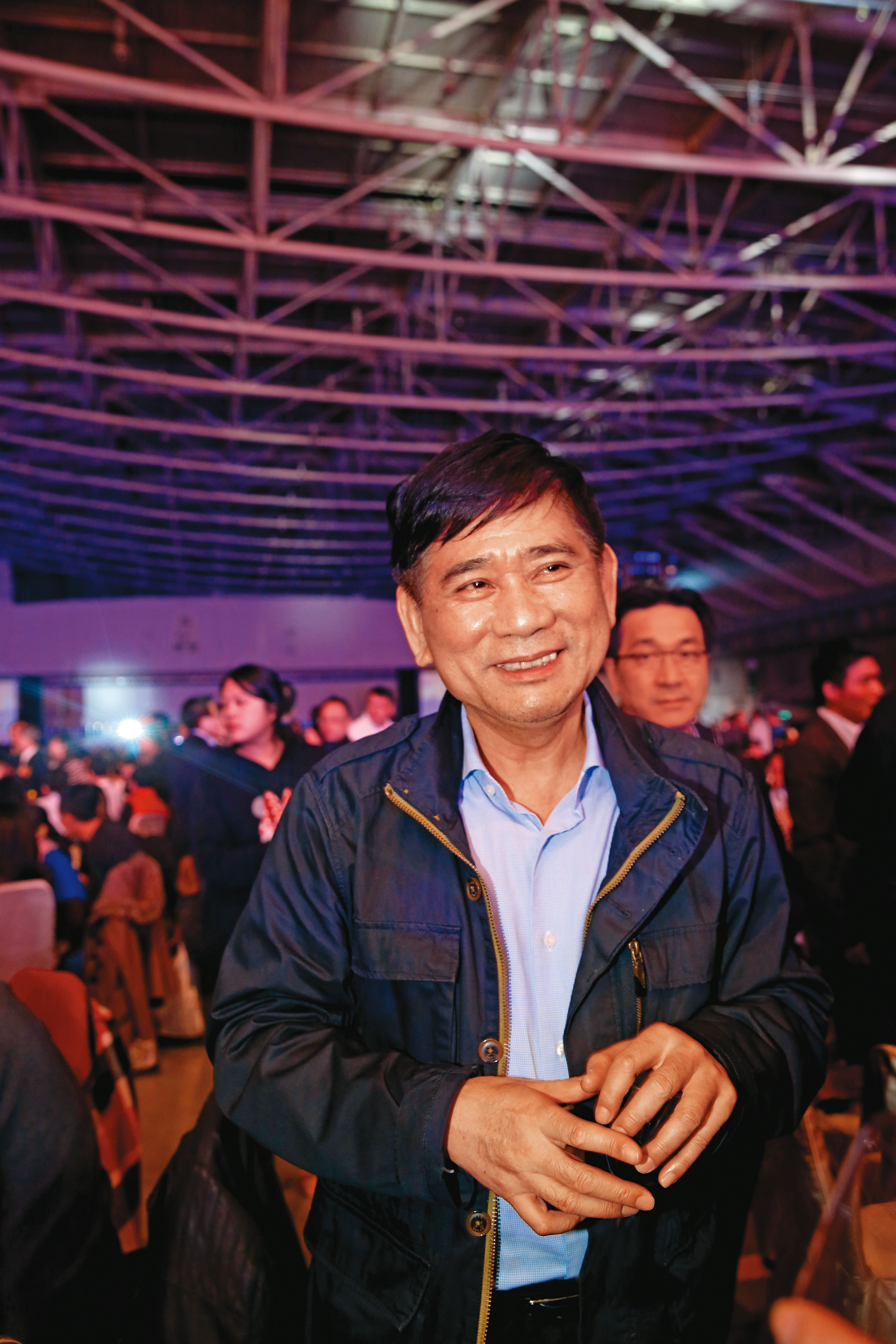 洪水樹被股東質疑,可成科技滿手現金卻不發還給股東。
