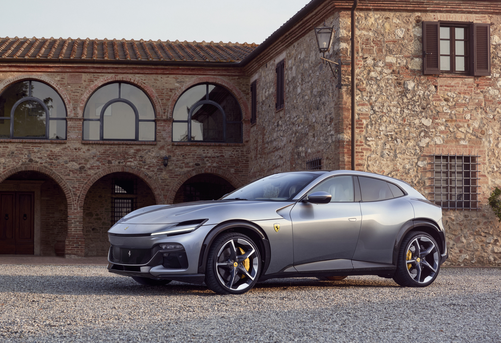 【全球首發】跨界躍馬！FERRARI Purosangue