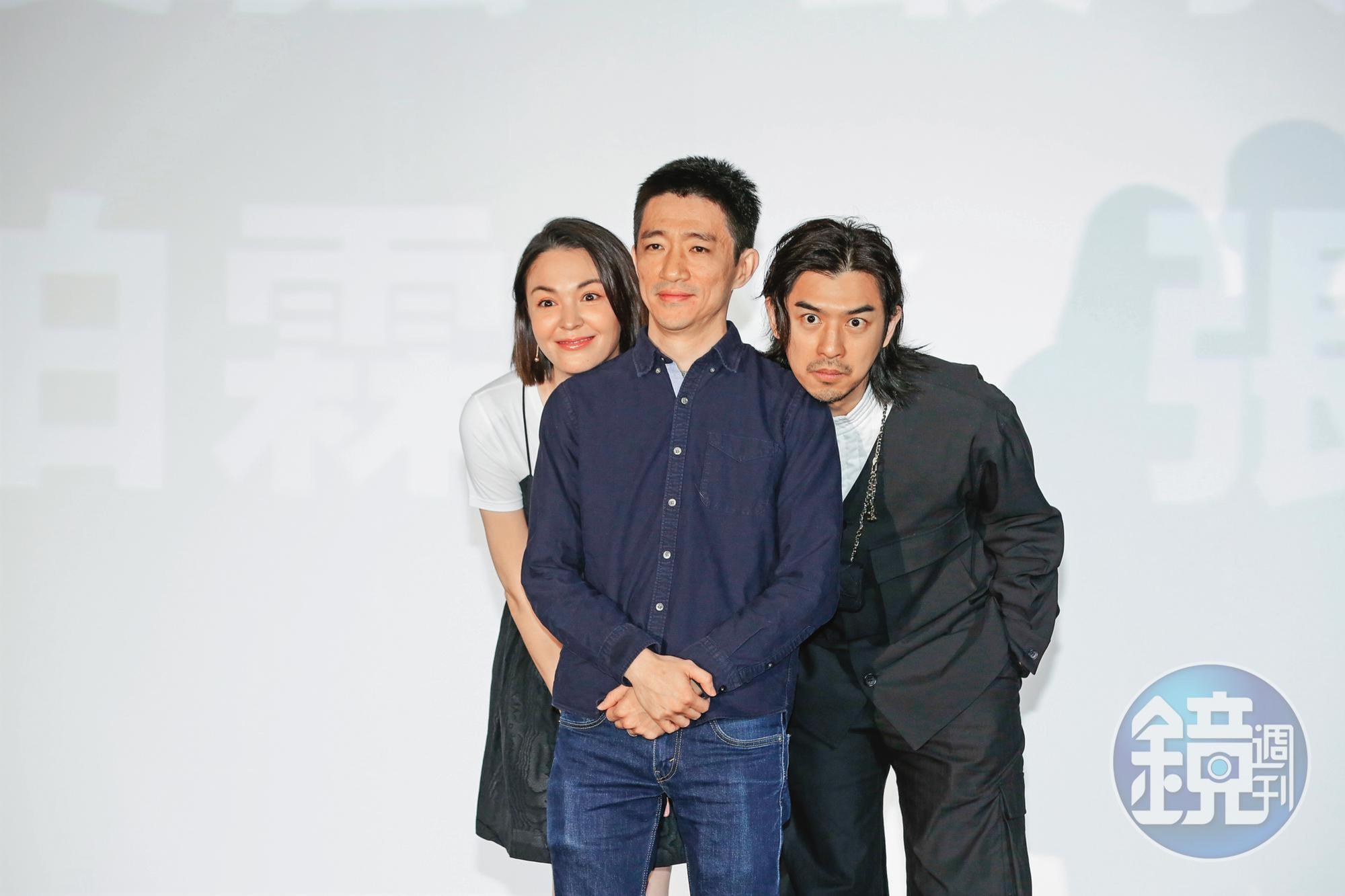 去年初陳柏霖(右起)和《鬼才之道》導演徐漢強、女主角張榕容一起出席前導預告片發布會。