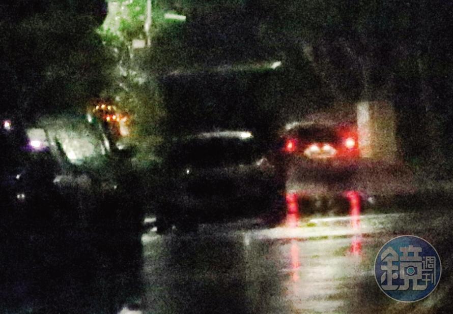 9/14,00:26,謝京穎開車回家,卻刻意在停車場的入口等了一下。