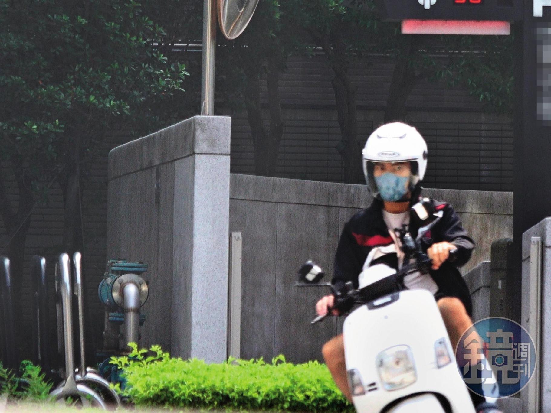 9/14,09:24,待了9個小時之後,許仁杰從謝京穎家離開。