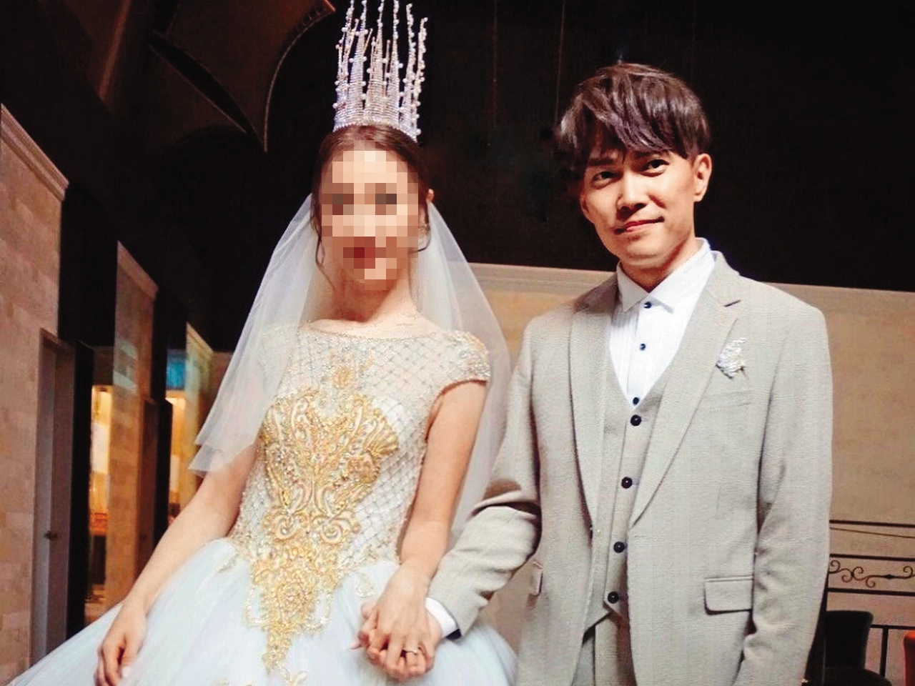 據悉，當初老婆亞希（左）是在許仁杰人生相對低潮時嫁給他，現在卻慘遭背叛。（翻攝自許仁杰 Stanly臉書）