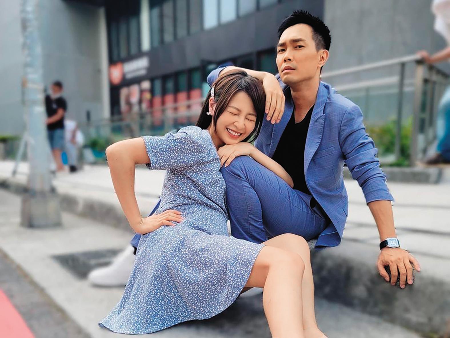 許仁杰(右)與謝京穎在戲裡戲外演盡CP的各種親暱畫面,結果原來已經假戲真做。(翻攝自謝京穎臉書)