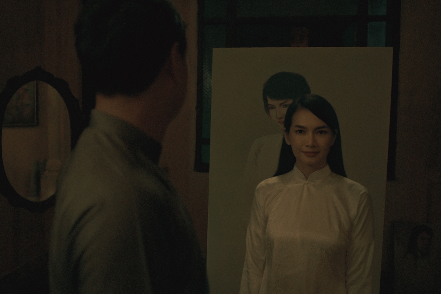 越南資深女星英姐從第一集就扮演女鬼「慕依」，15年後依然讓觀眾感到驚嚇。（車庫娛樂提供）
