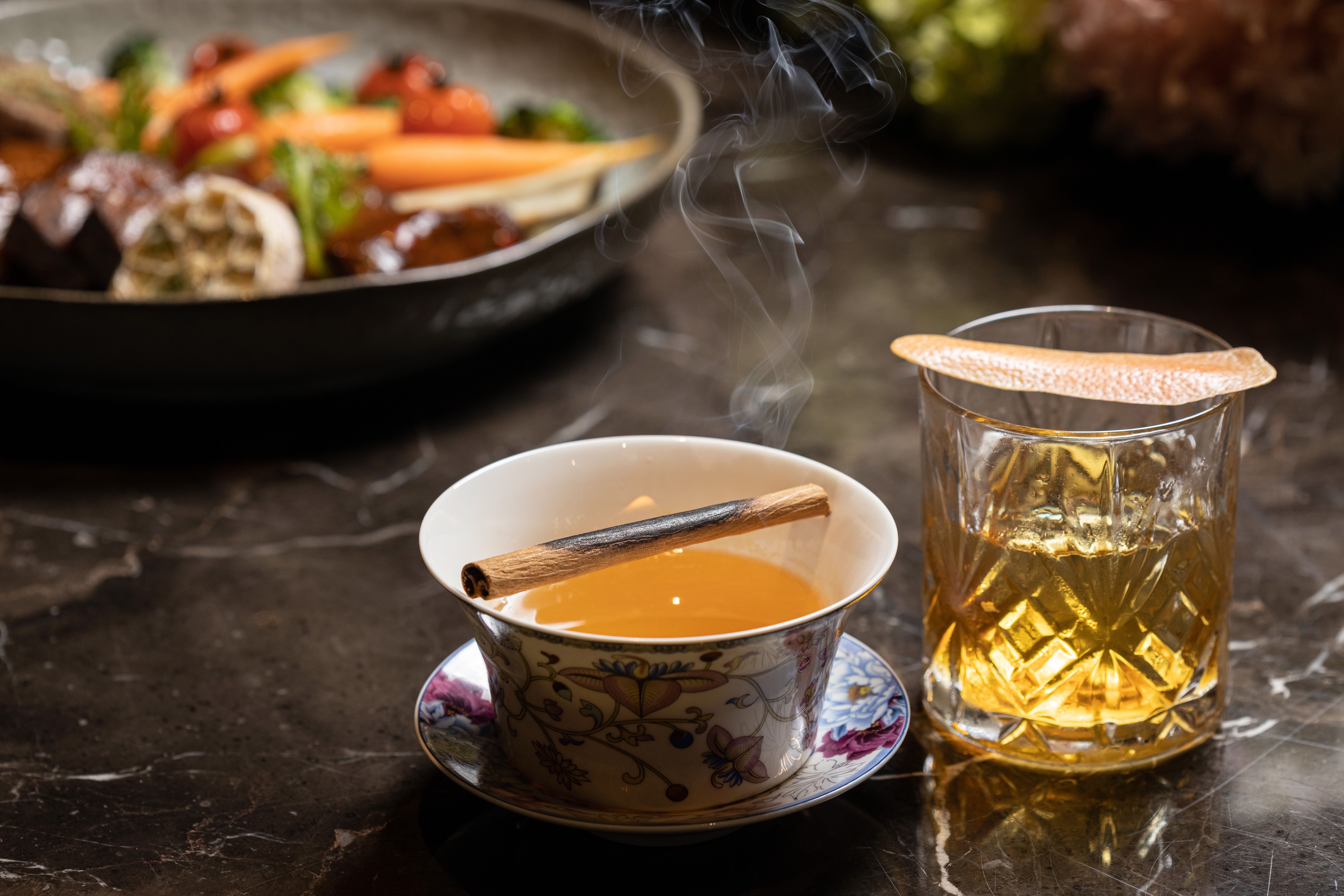 帶香料風味的調酒，搭配摩登中菜，特別適合微涼秋季。