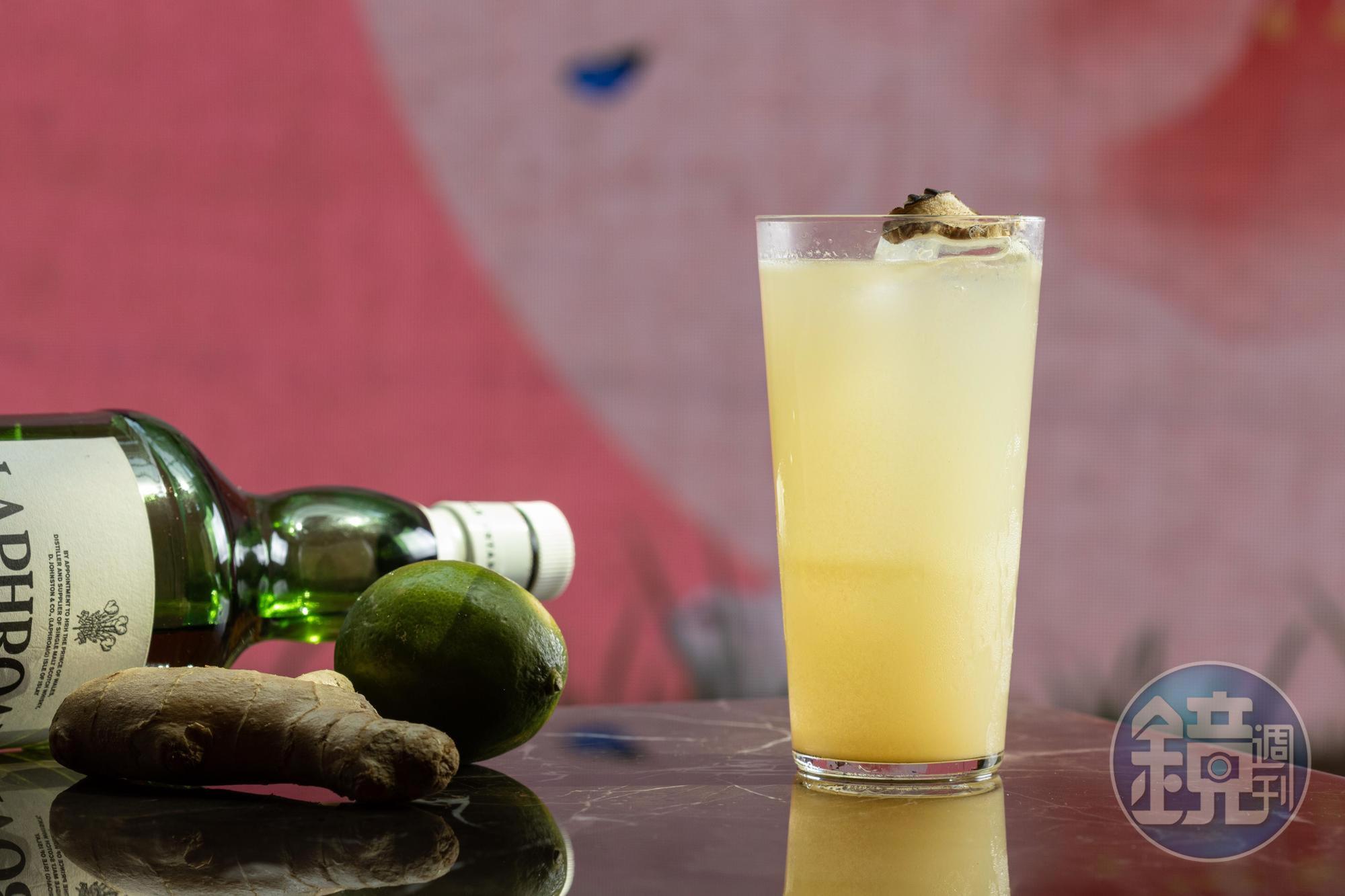 爽快的「Ginger High Ball」帶有幽微薑香，陪襯醉蟹鮮味。（350元／杯）