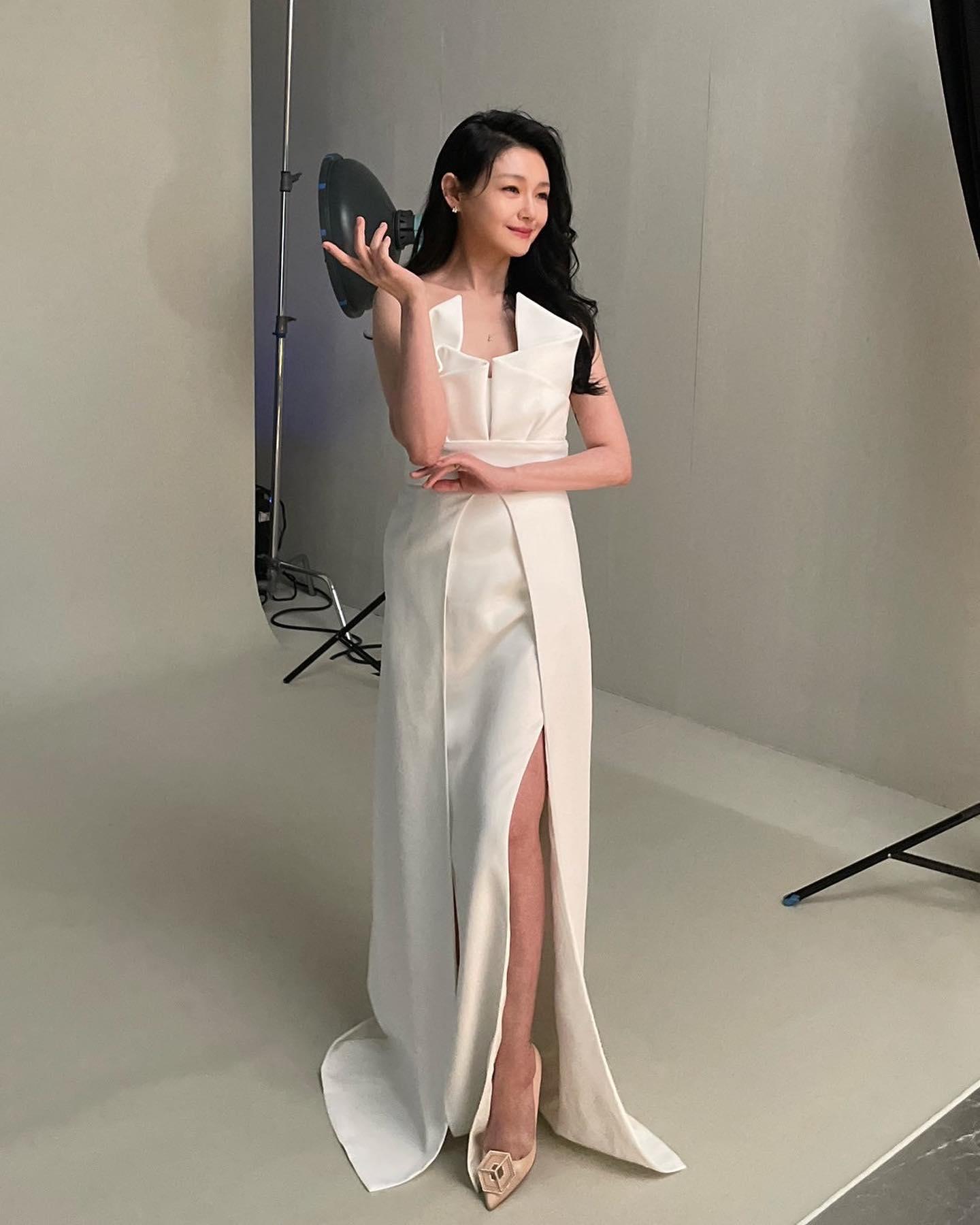 大S復出拍廣告,體態與氣色都極好。(翻攝自asosbarbiedee IG)