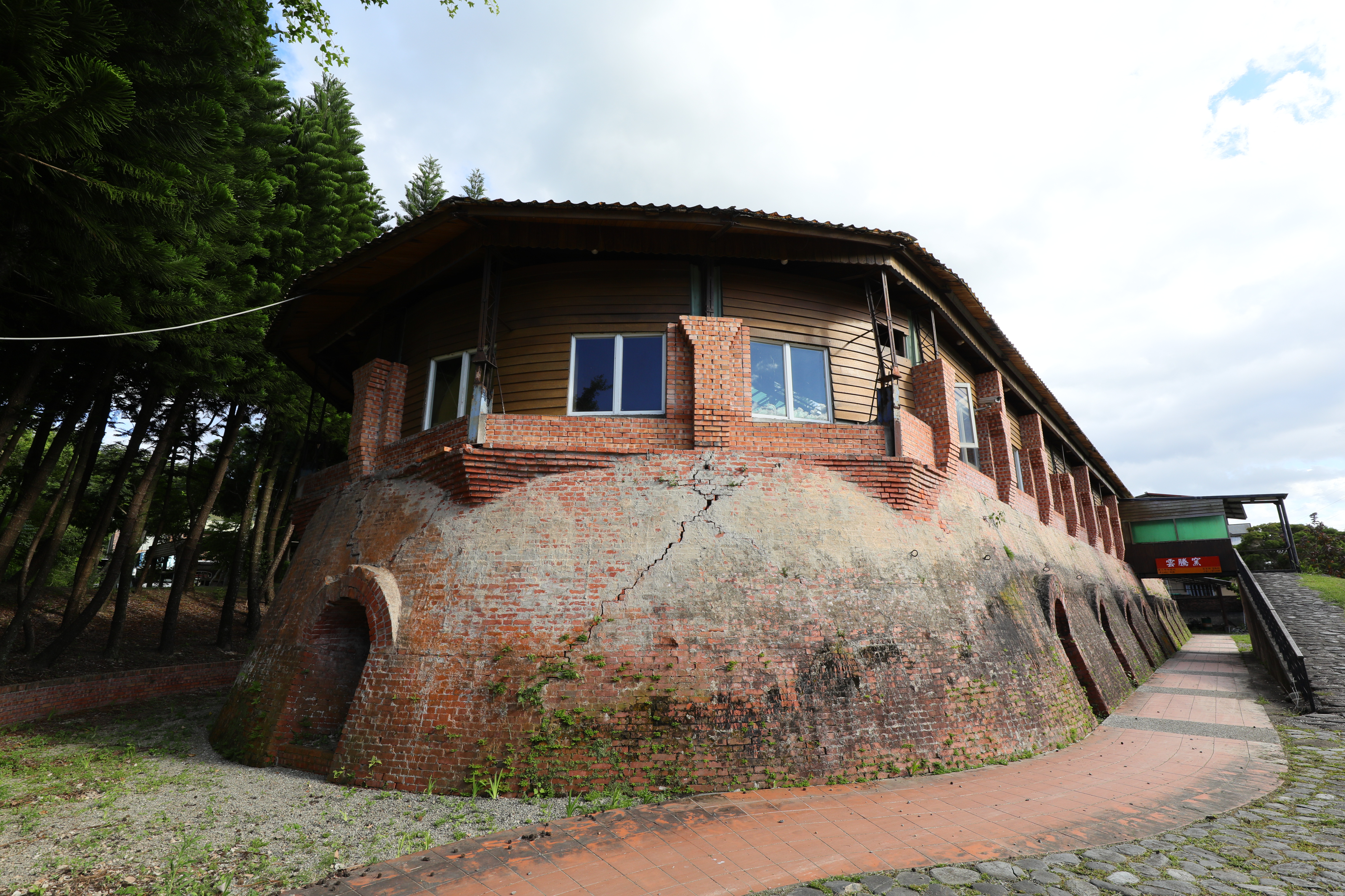 八卦窯最早由德國人於1865年所發明，後因民間信仰刻意建造成「多角」八卦造型。