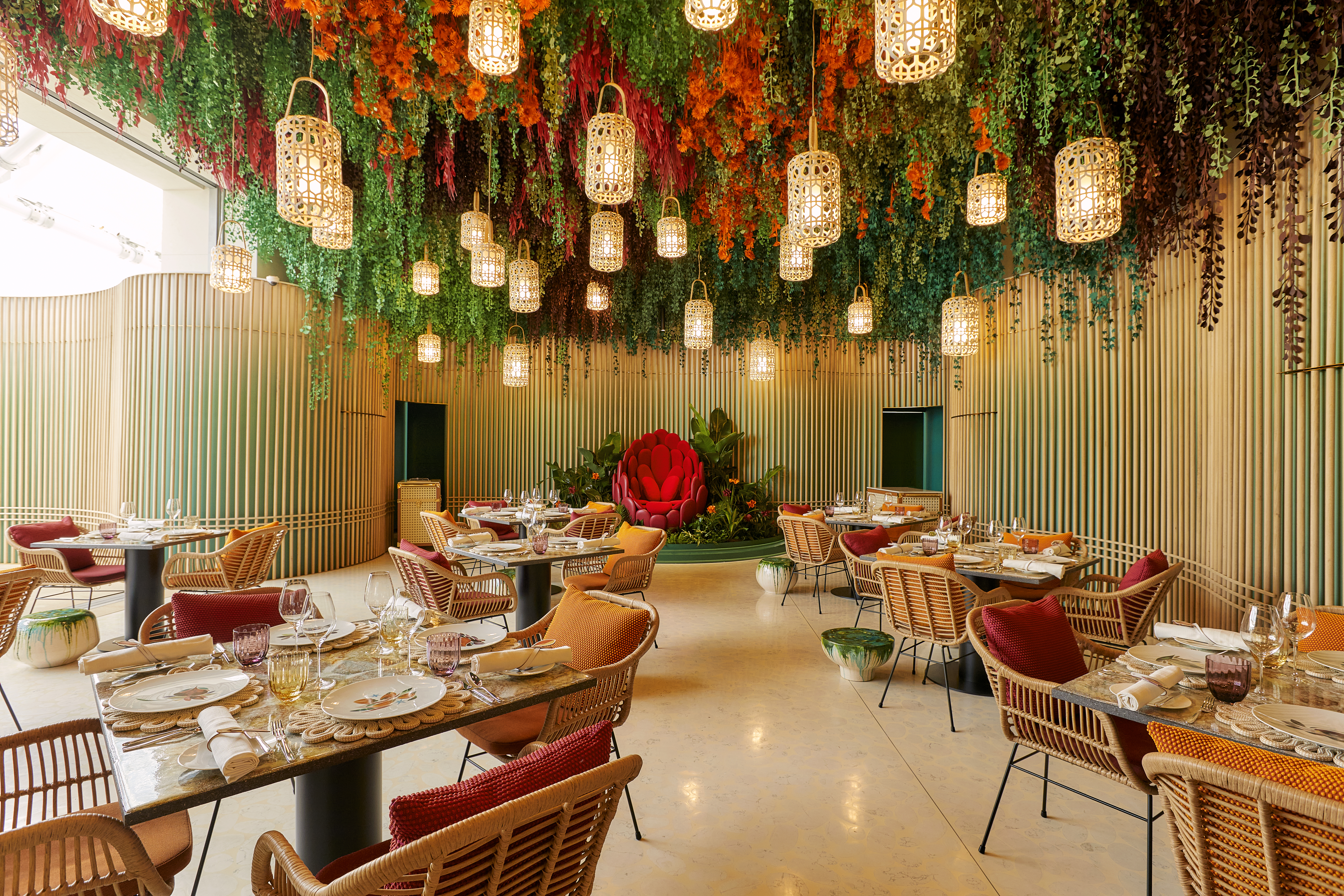「Alain Passard at Louis Vuitton」期間限定餐廳以花園為主題進行裝飾。（路易威登提供）