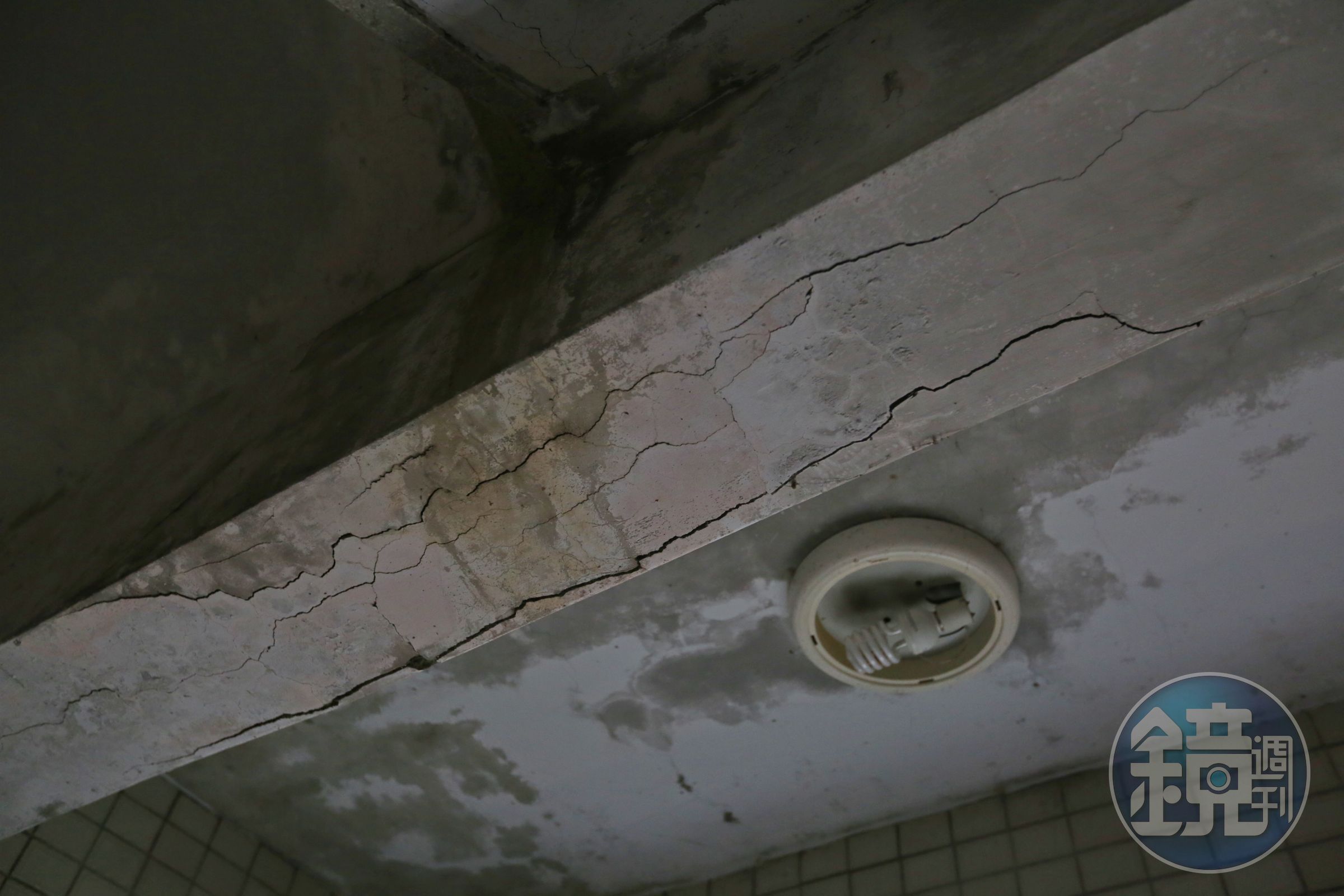 居家綜合險附加輕損地震險，地震裝潢破損、牆壁龜裂才有賠。（示意圖，本刊資料照）