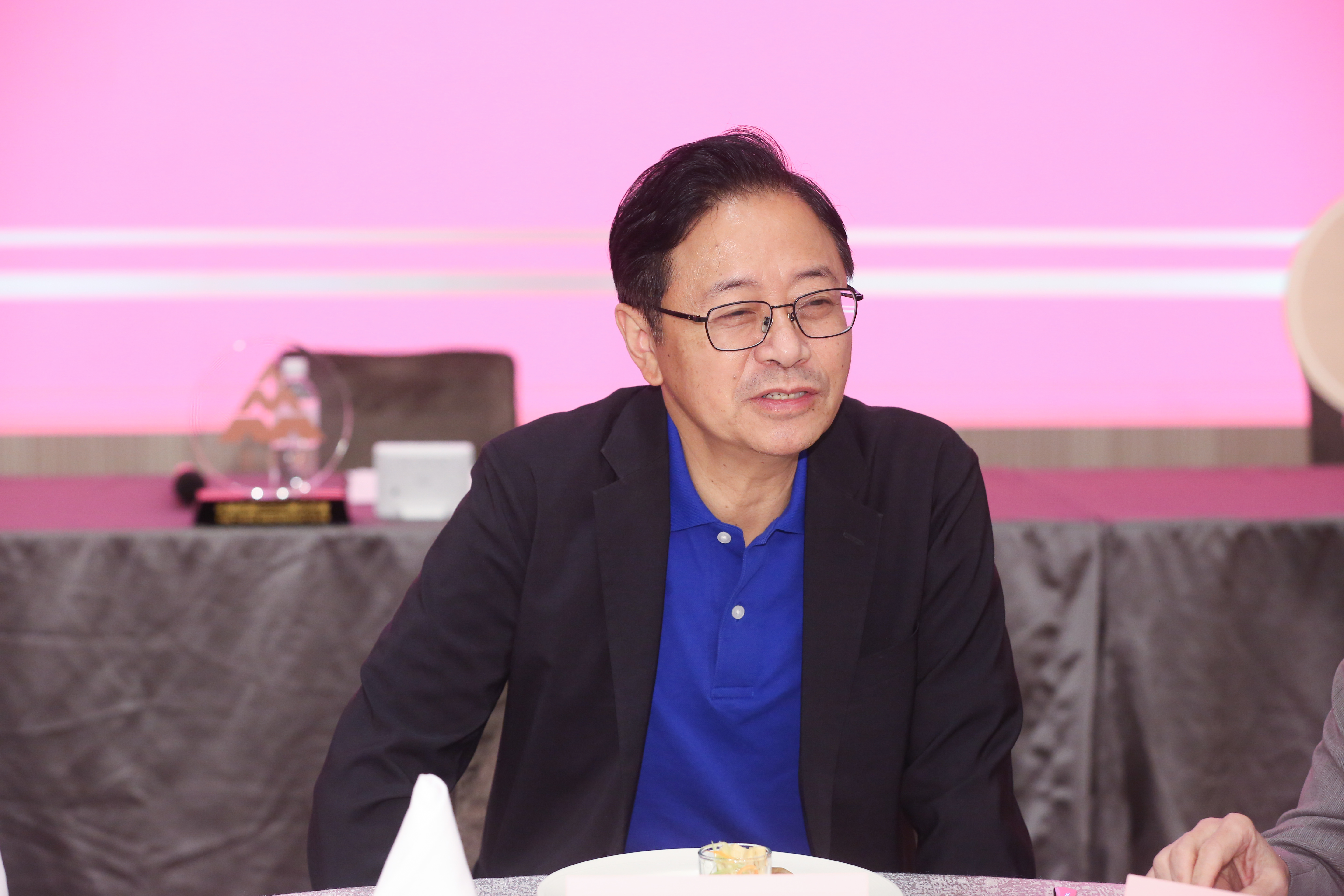 張善政稱已行文農委會要求公開所有資料，農委會主委陳吉仲則稱其主持的3年研究早已無保密。