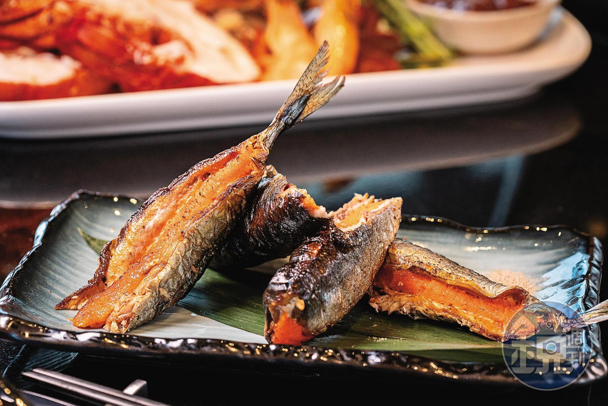 「明太子香烤秋刀魚」可一次享受肥美秋刀魚與明太子堆疊出的滿滿海味。（260元／份）