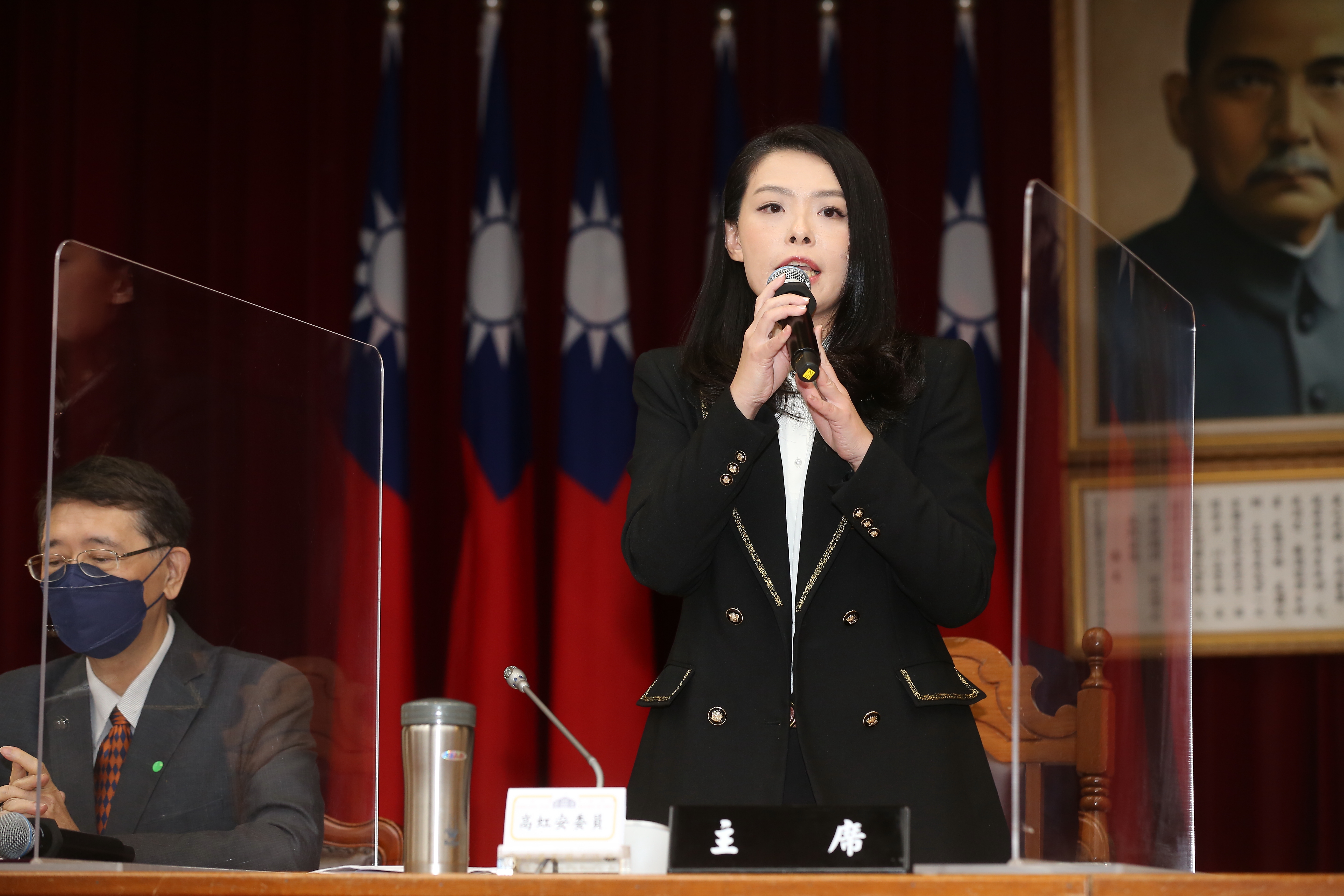 新竹市長參選人高虹安因稱「我們今天不是像什麼中華大學夜間部，還要去台大碩士灌水」遭質疑戰學歷。（本刊資料照）