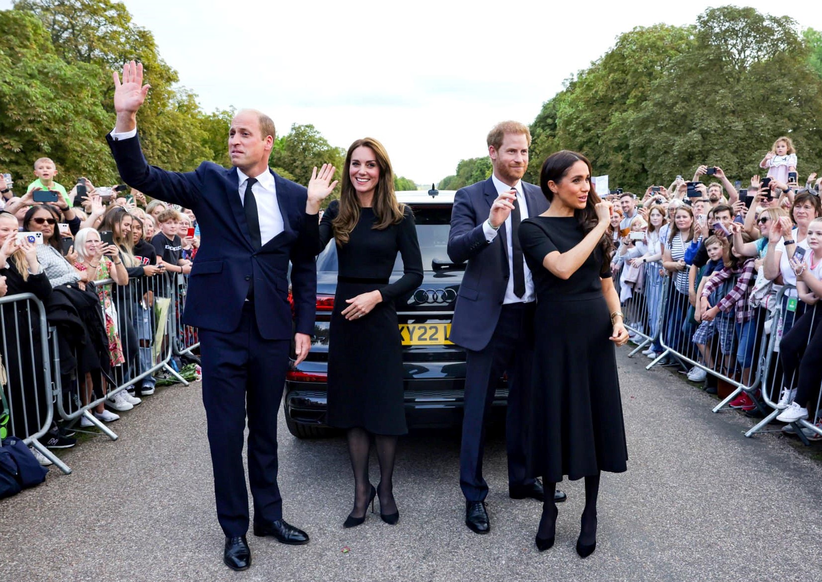 威廉、凱特、哈利、梅根10日難得同框，一同現身溫莎堡。（翻攝自臉書The British Royal Family臉書）