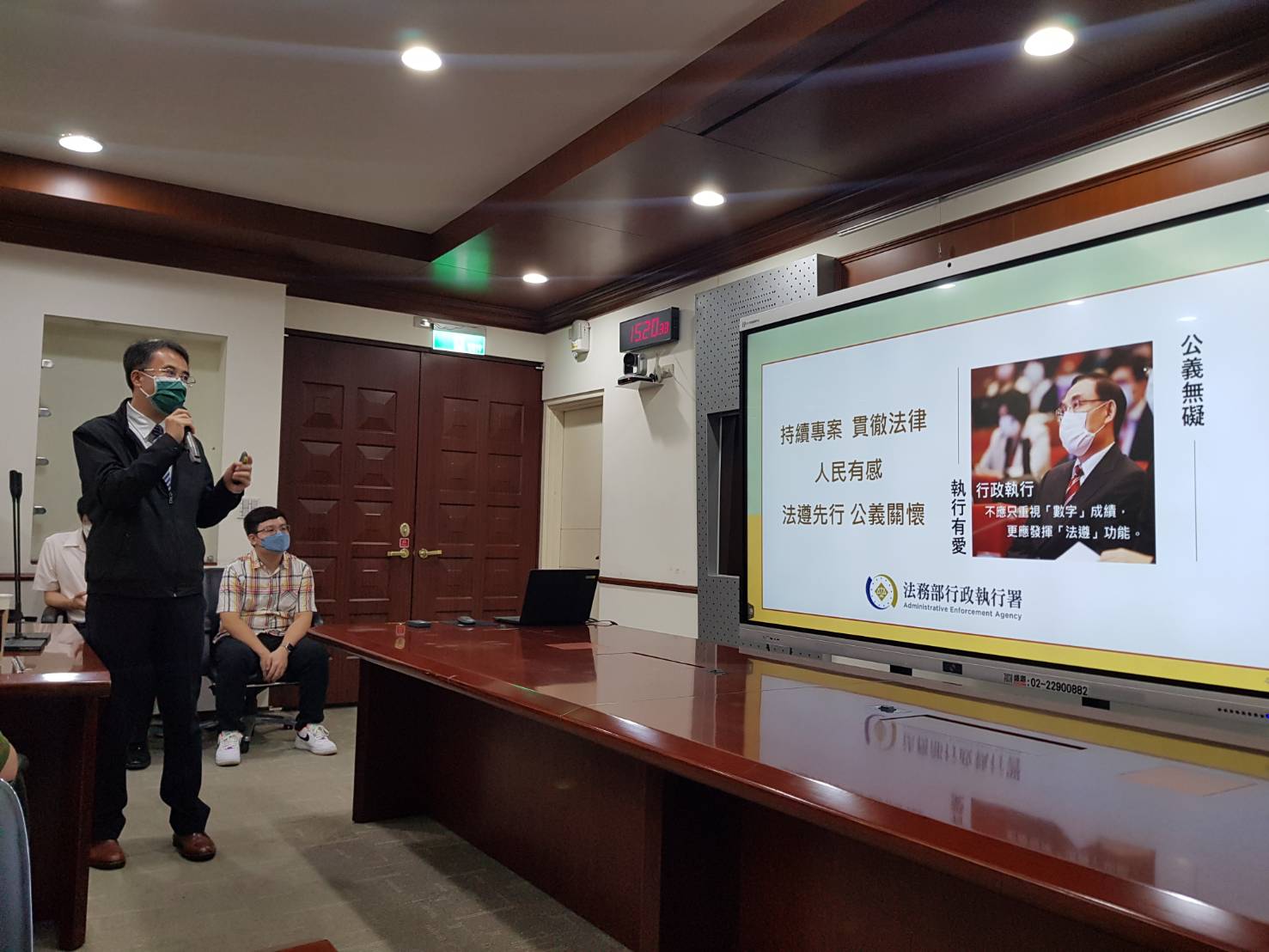 行政執行署副署長吳義聰說，執行署成立21年迄今執行績效高達6,228億3,889萬元，不會只重視帳面數字，追債過程也要教育民眾守法，更要發揮法遵功能，兼顧關懷。