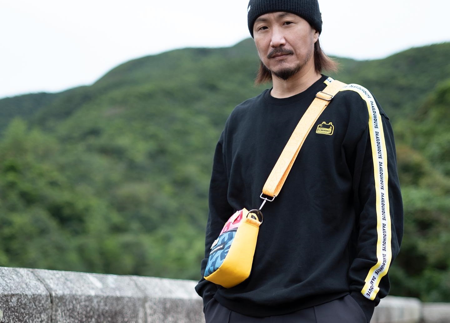 鄭中基為代言保險品牌拍攝新廣告，他自爆最愛買保險，一家大小有20份保險。（翻攝自鄭中基臉書）