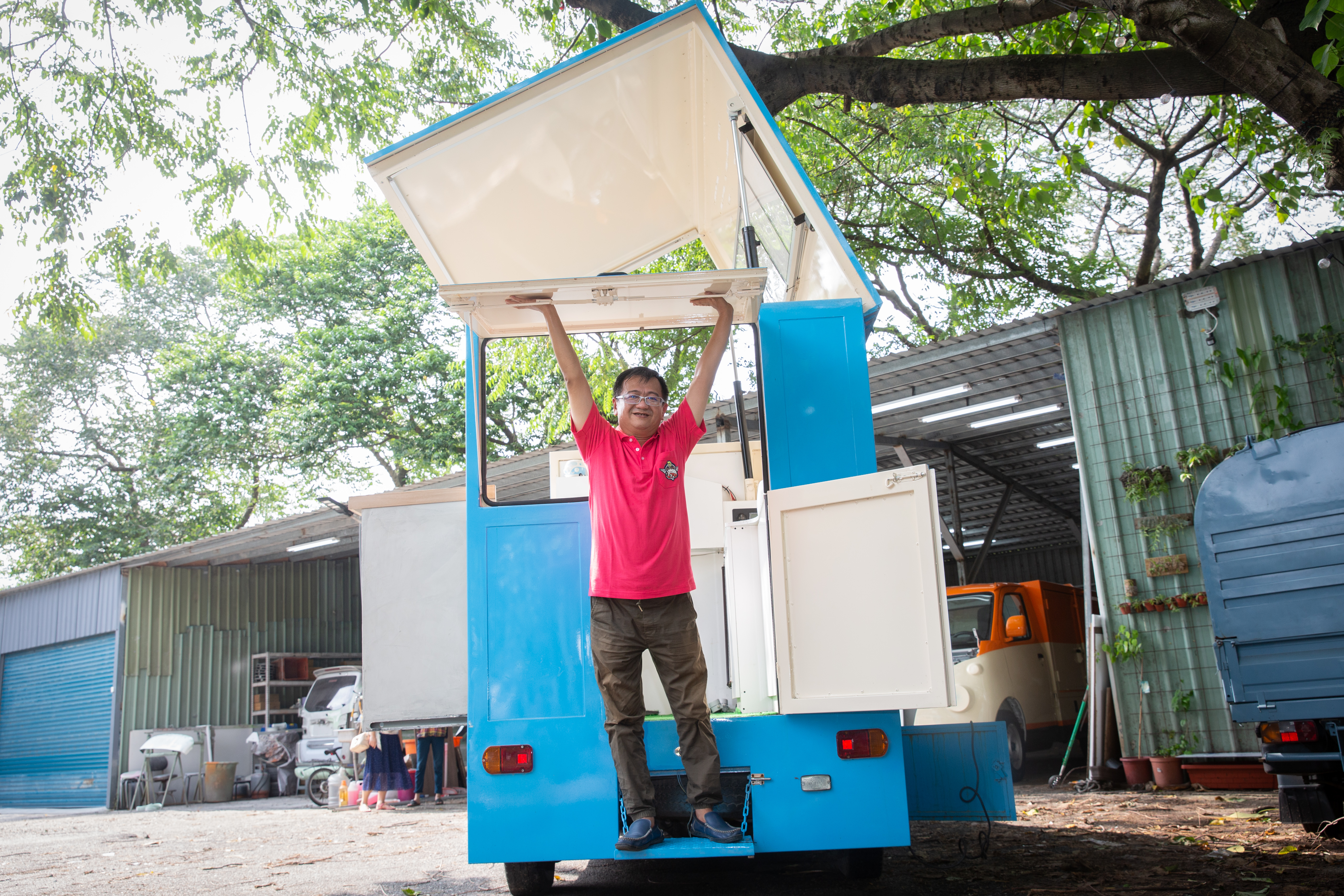 龔修賢靠改造胖卡小巴翻轉失業魯蛇命運，他一度曾創餐車加盟品牌，但因管理不易，之後專攻改車。