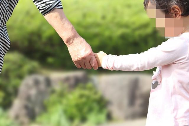 淡水一名母親帶2歲女兒一起輕生卻獨活，生父希望法院從重量刑。（示意圖 Photo-AC）
