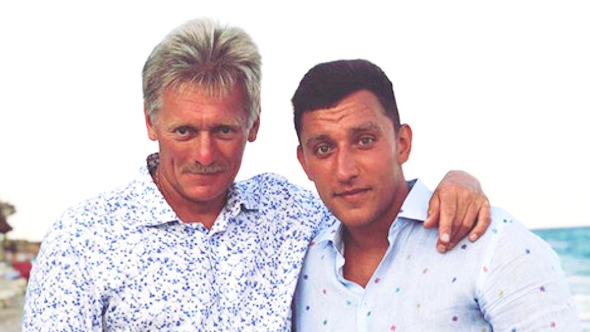 克里姆林宮發言人佩斯科夫及其兒子尼可拉。（翻攝自mirror.co.uk）