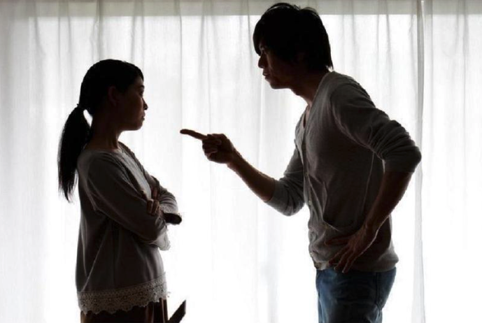 一對情侶用餐完分手，男方跑到小吃店留1星負評，沒想到店家高EQ回應讓網友們笑翻。（示意圖，東方IC）