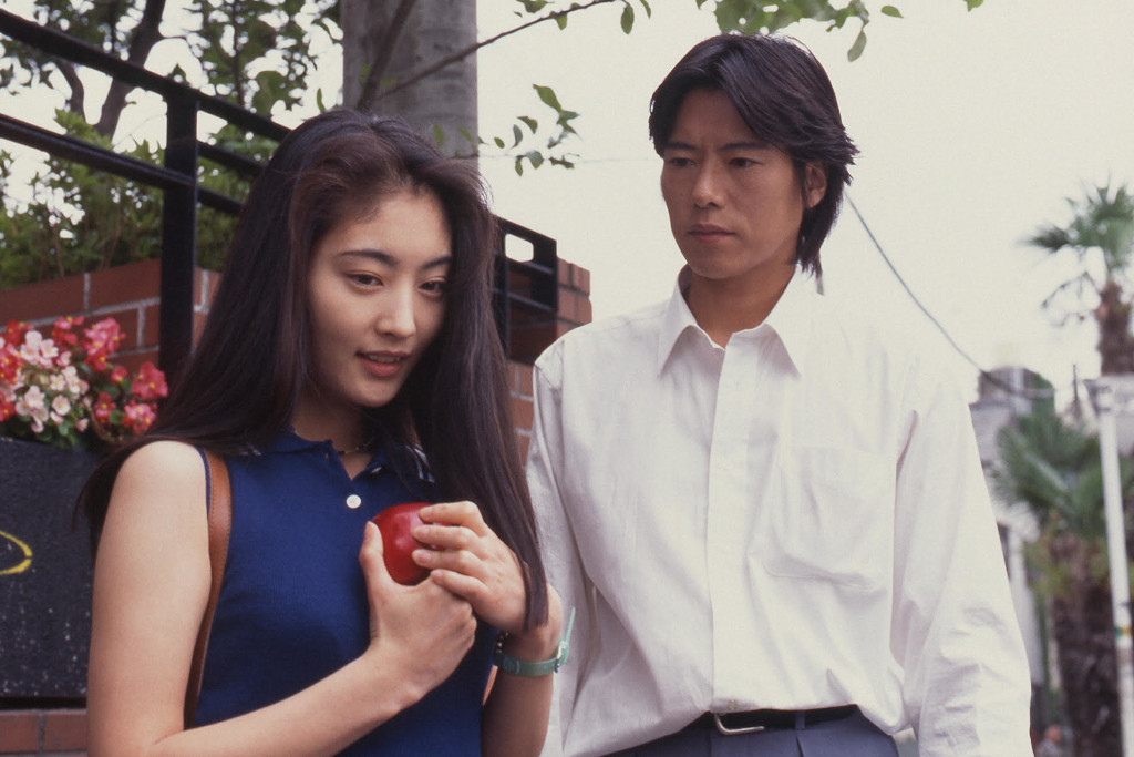 由豐川悅司（右）與常盤貴子主演的日劇《跟我說愛我》當年在日本播出後寫下收視佳績。（翻攝自paravi）