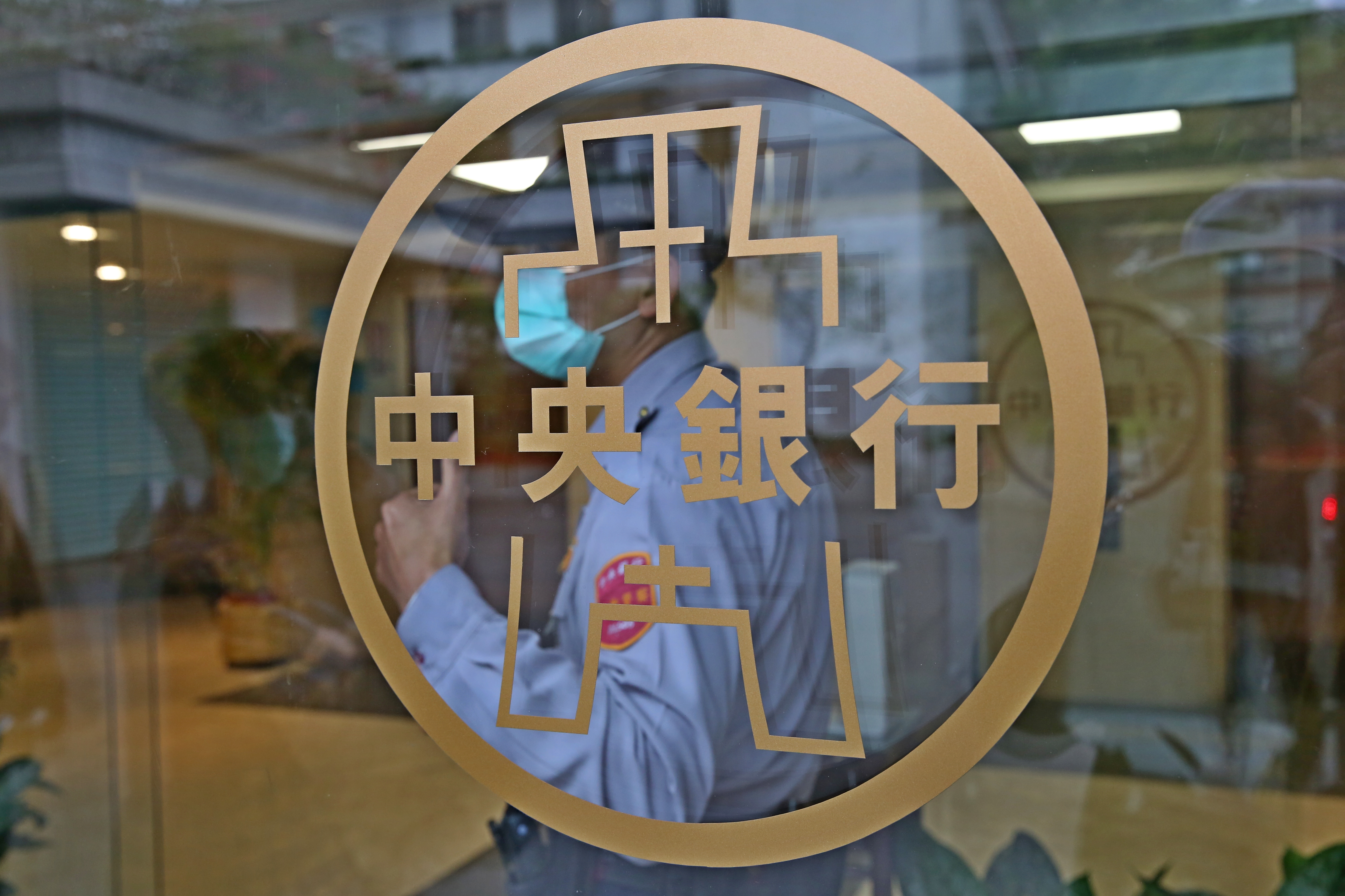 央行今宣布，將調高政策利率半碼，另存款準備率也將同步調升1碼。（本刊資料照）