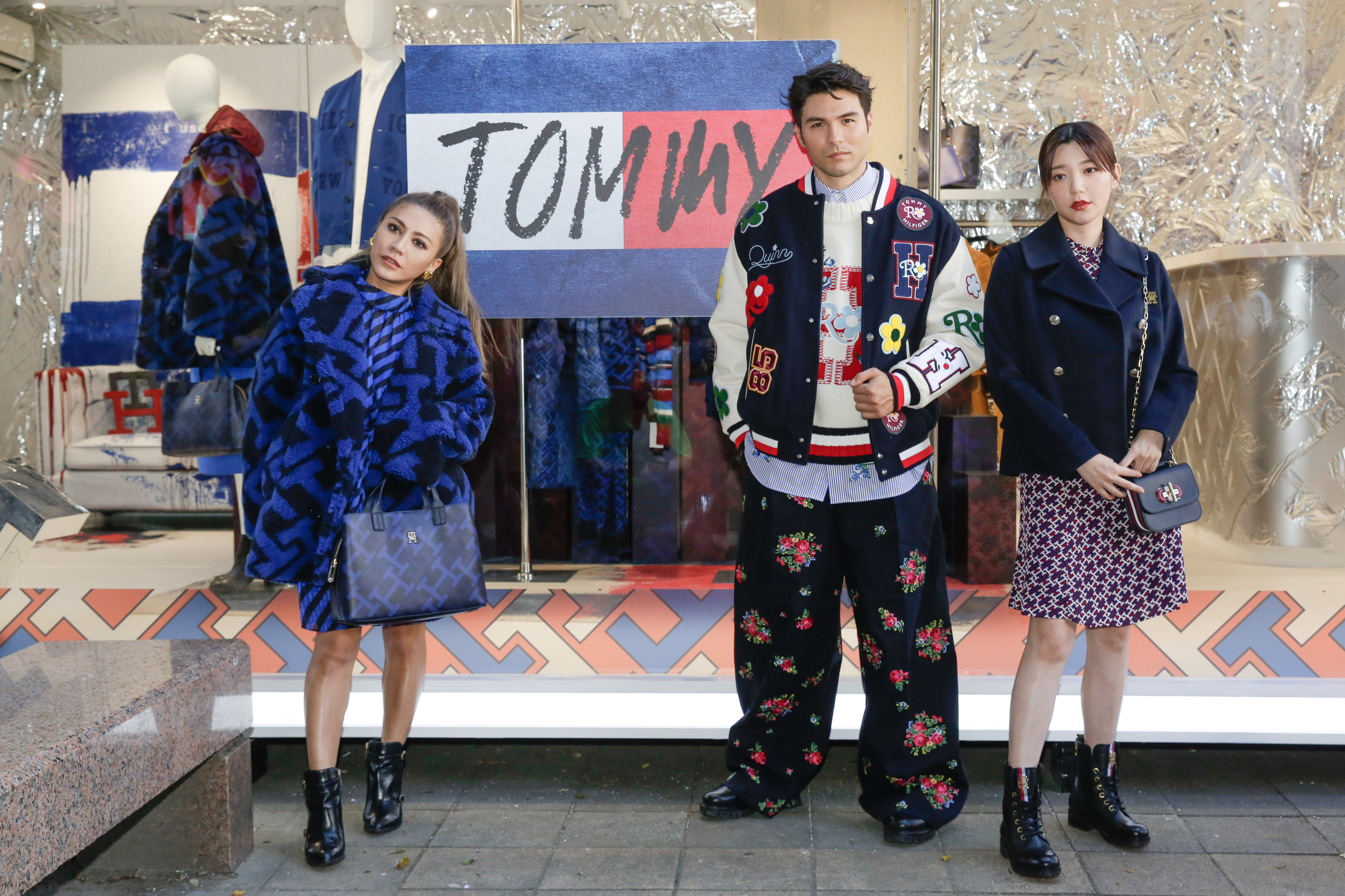 郭雪芙（右）、鳳小岳（中）、艾怡良（左）現身Tommy Hilfiger潮時尚快閃店開幕。
