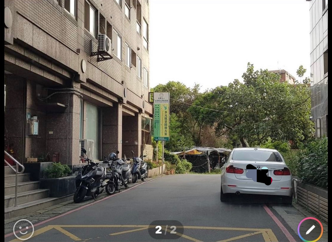 陳偉杰車紅線違停。（讀者提供）