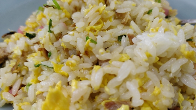 網友分享西門町一家小店炒飯賣300元，疑問加個港式就比較貴嗎？（示意圖，photoAC）