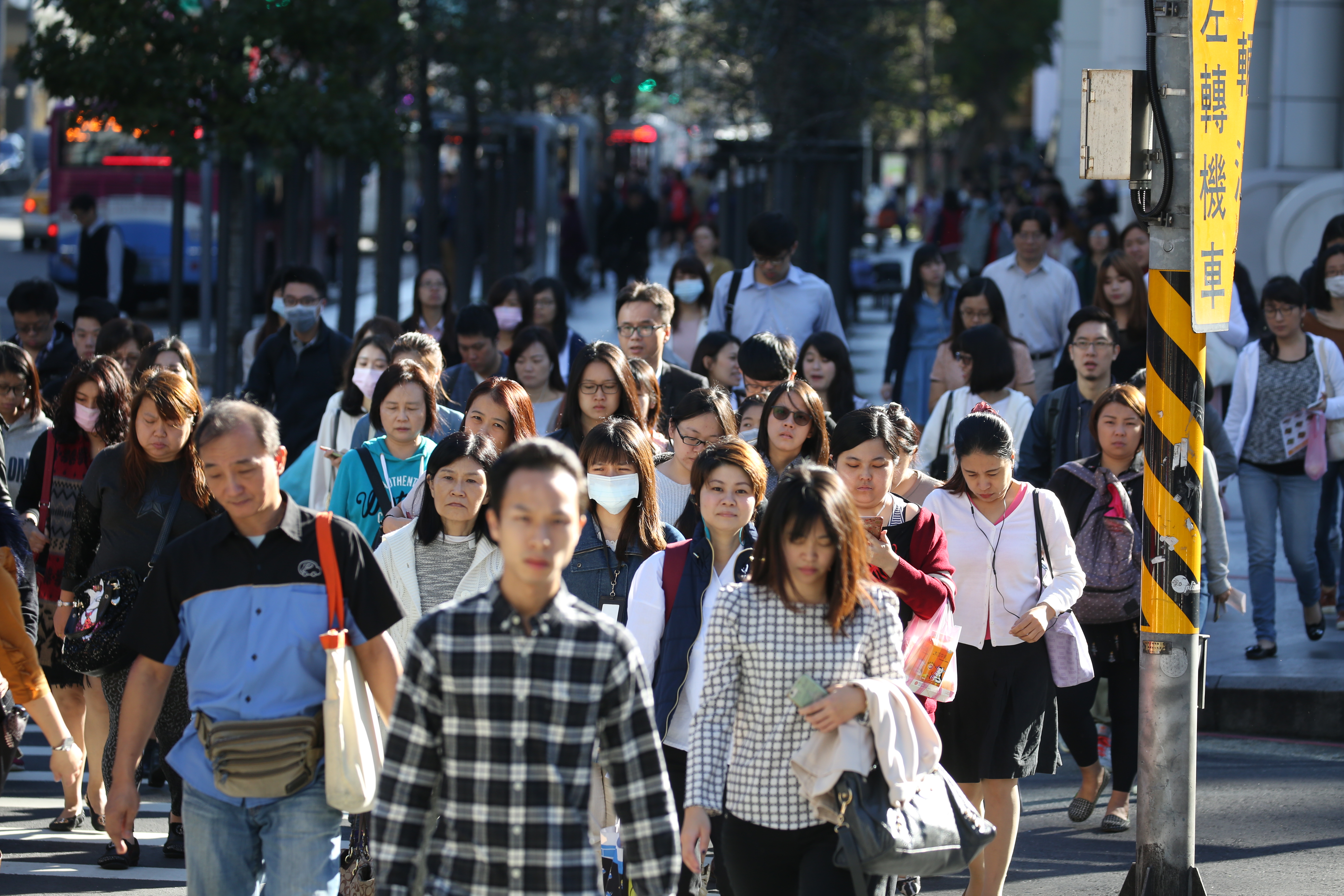 行政院長今早受訪時表示，若疫情無太重大變化，就能夠讓國人全部恢復正常生活、開放國境，時間大概是在10月13日。（示意圖，本刊資料照）