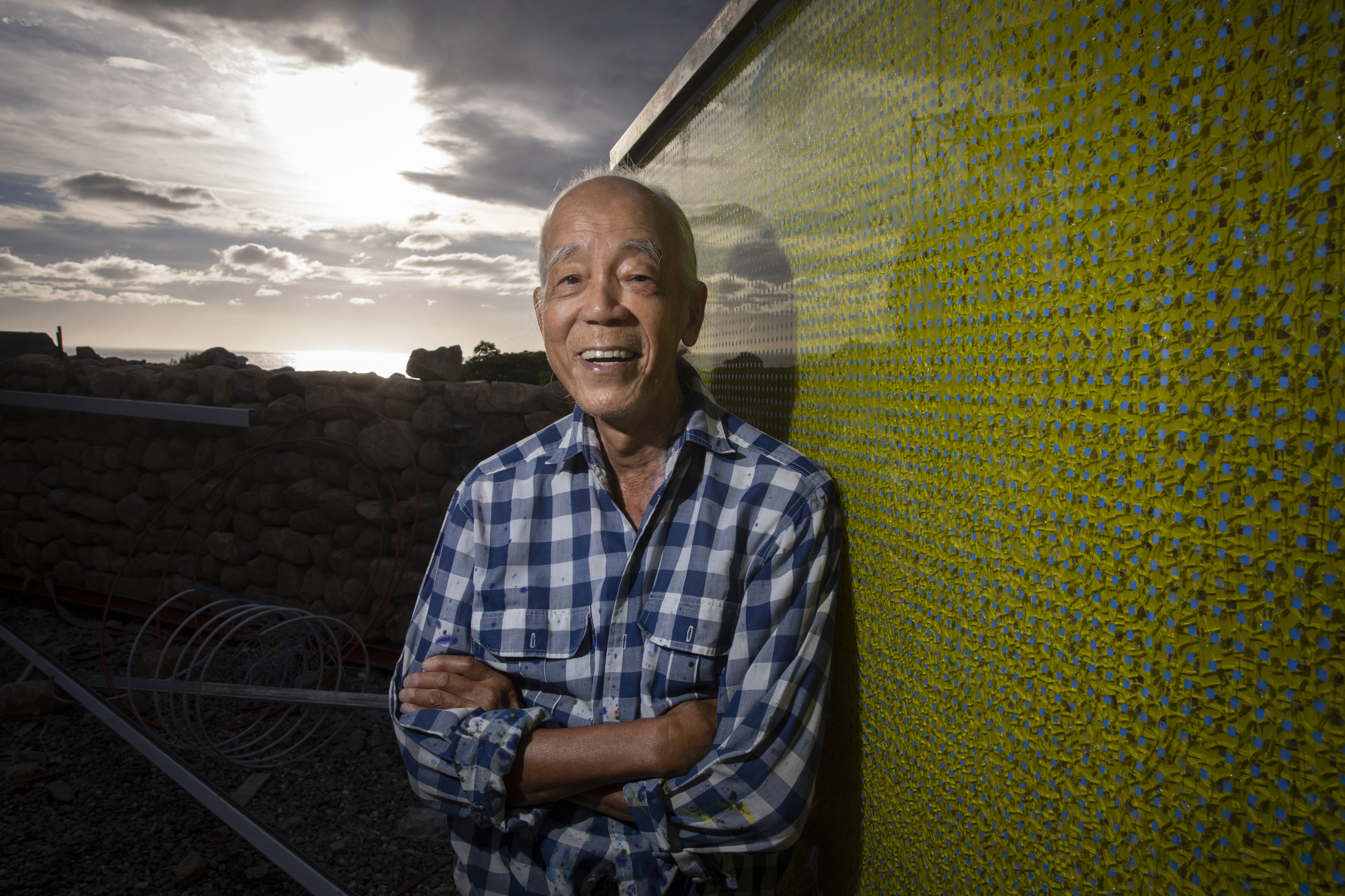 一般人想像中藝術家可能個性孤僻古怪，江賢二卻以親切著稱。