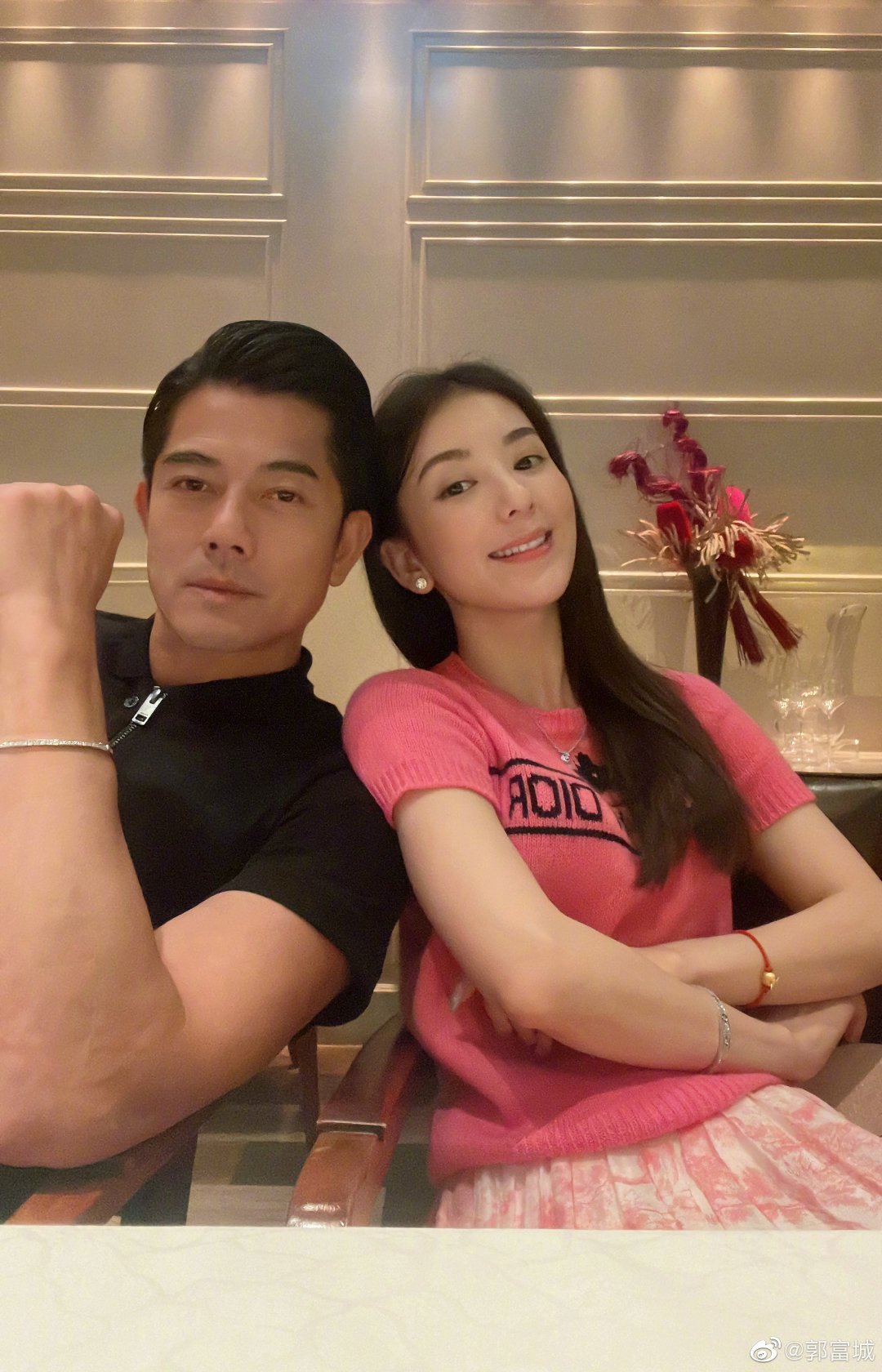 57歲的郭富城與方媛結婚5年，如今一家四口幸福滿滿。（翻攝自方媛微博）