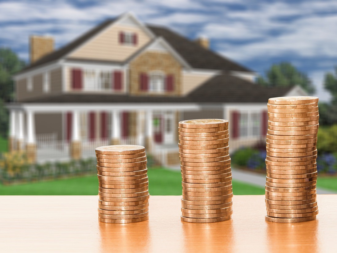 心儀的物件可以請房仲諮詢試算相關費用，讓買屋過程更在掌握之中。（信義房屋提供）