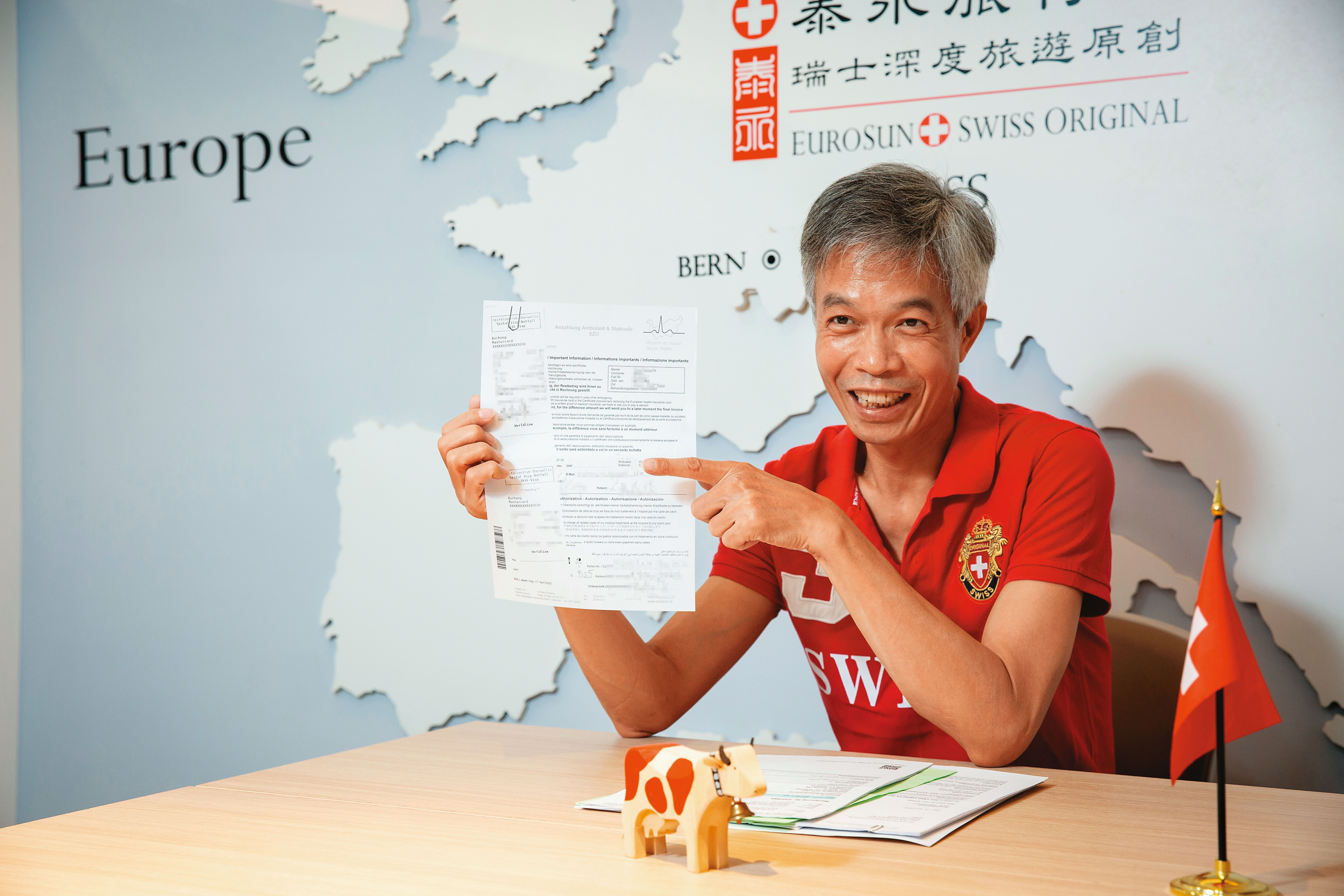旅遊達人發哥今年4月在瑞士旅遊時意外骨折，醫療費用高達35萬元，還好有保險支付。