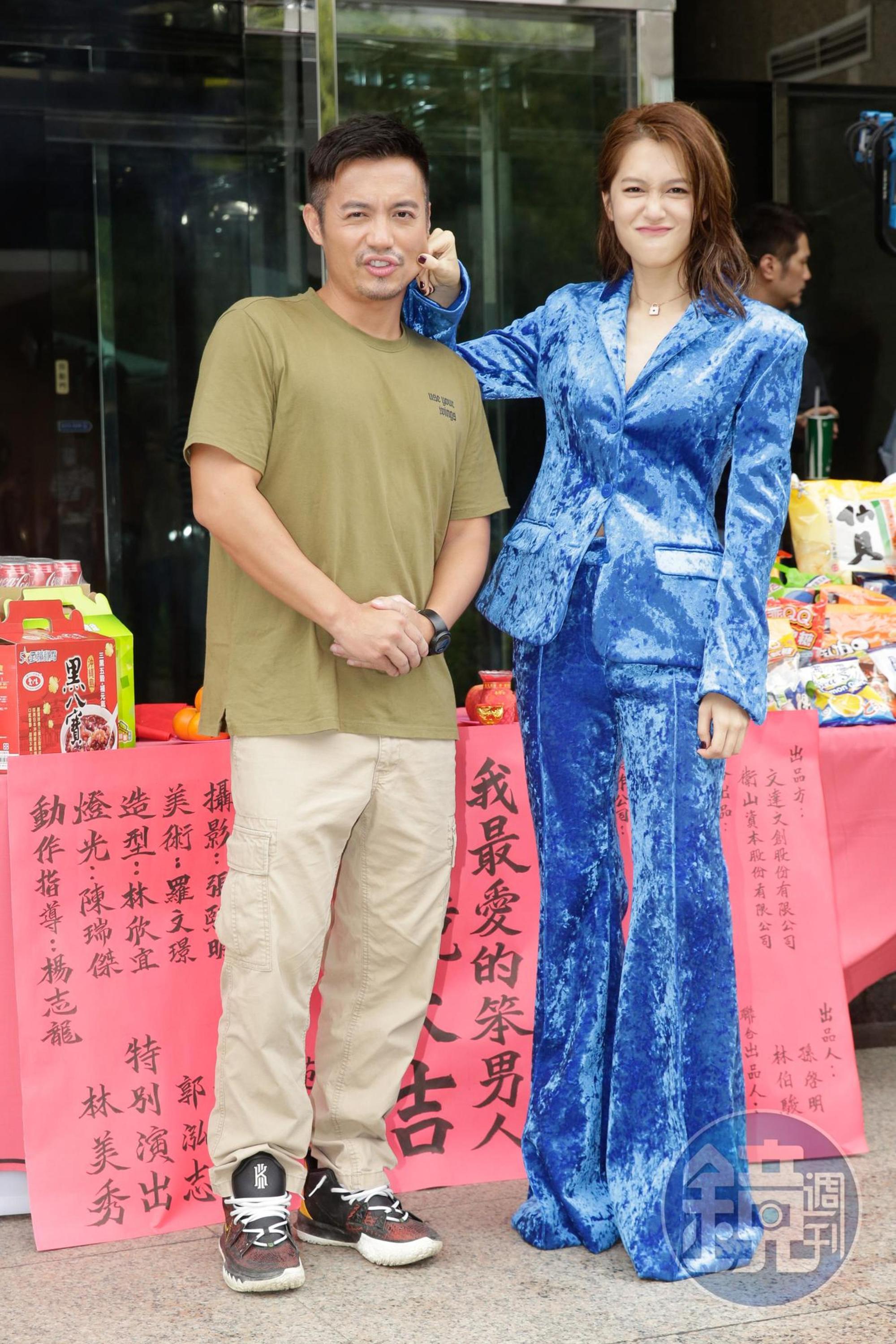 劉奕兒西裝外套穿得密實,片中卻十分性感,自曝第一次見到范逸臣就用「長輩」迎接對方。