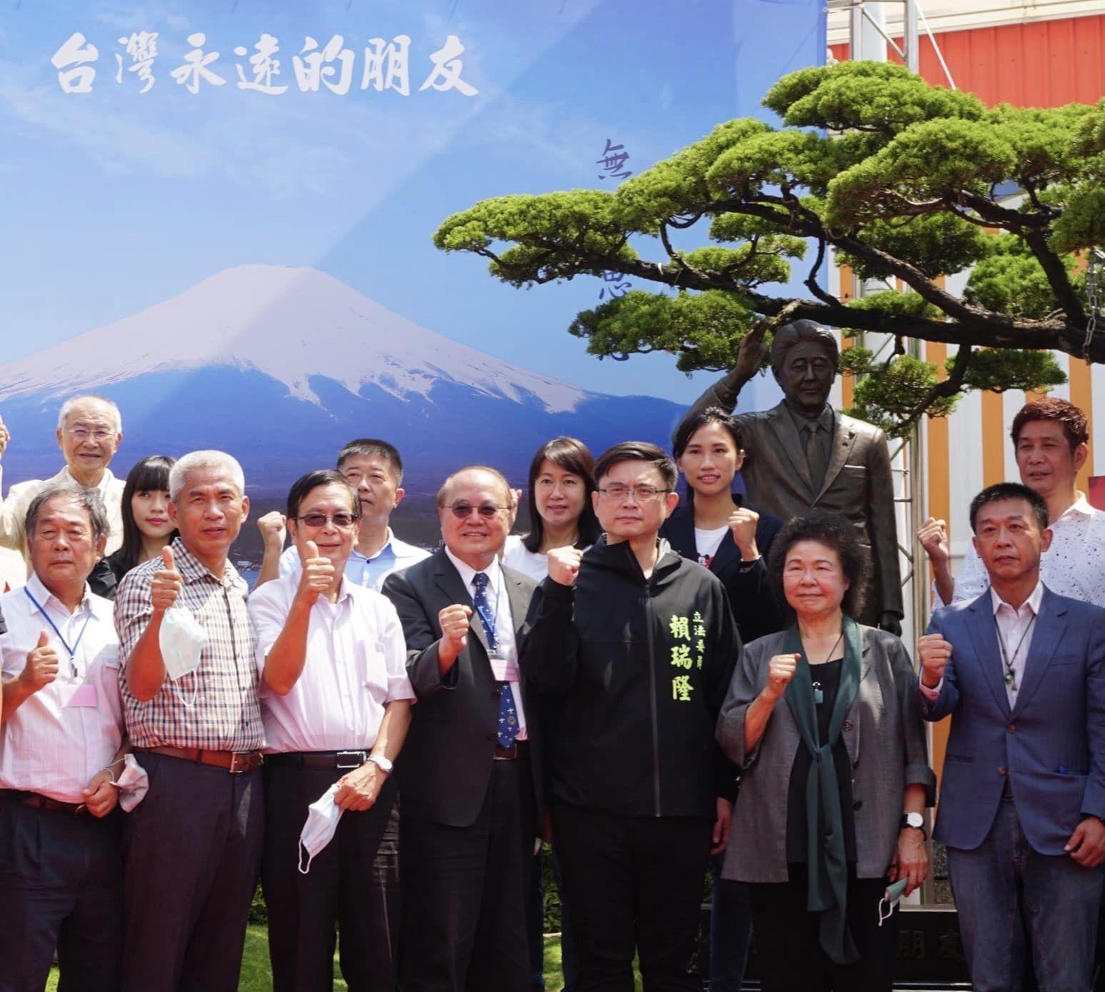 安倍晉三銅像揭幕,陳菊認為今天有非常重要的意義,是見證台日友好、情誼永存的象徵。(翻攝自陳菊臉書)