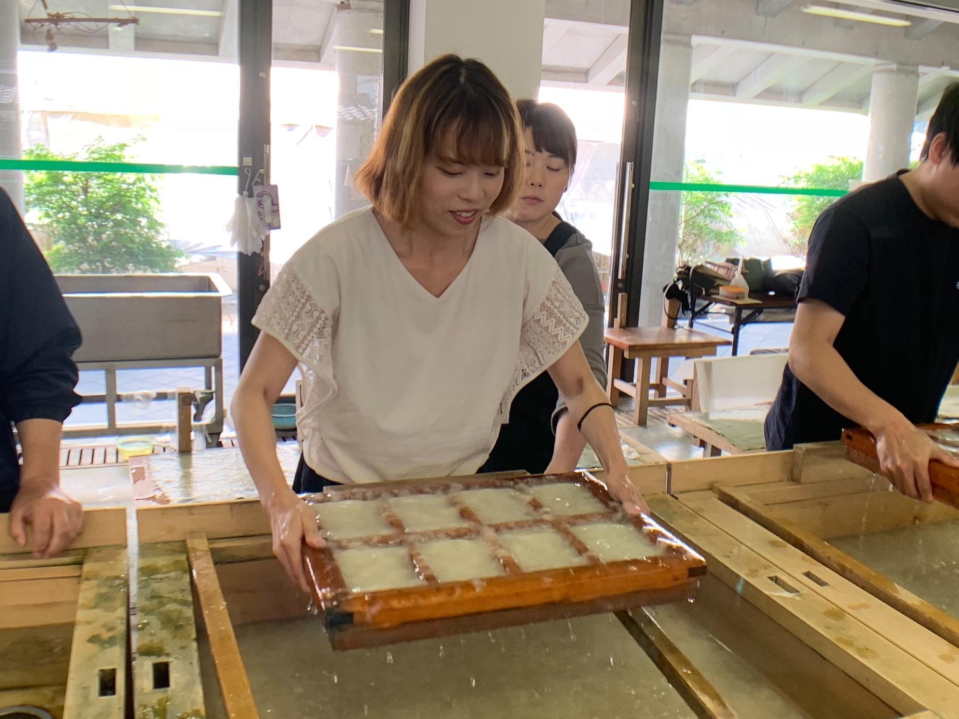 在當地可以體驗製作「土佐和紙」。（高知縣觀光會展協會提供）